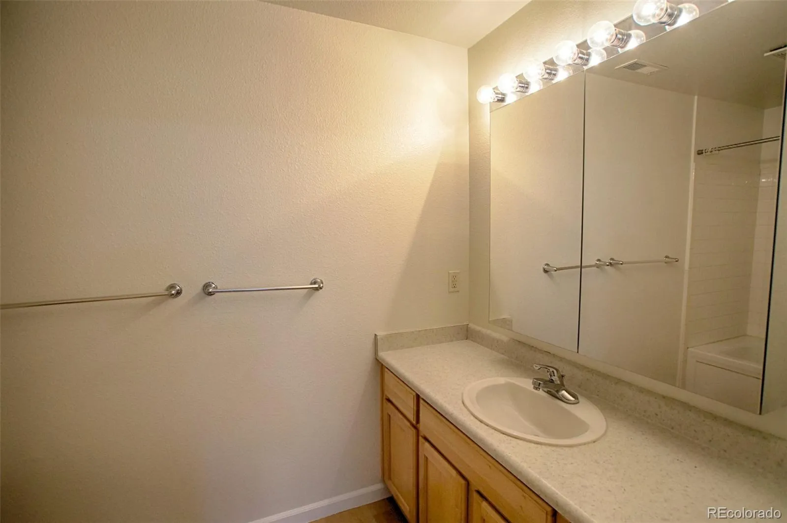 18201 E Greenwood Drive #A Aurora CO 80013 MLS #REC6632491 05062026040910 1600 16
