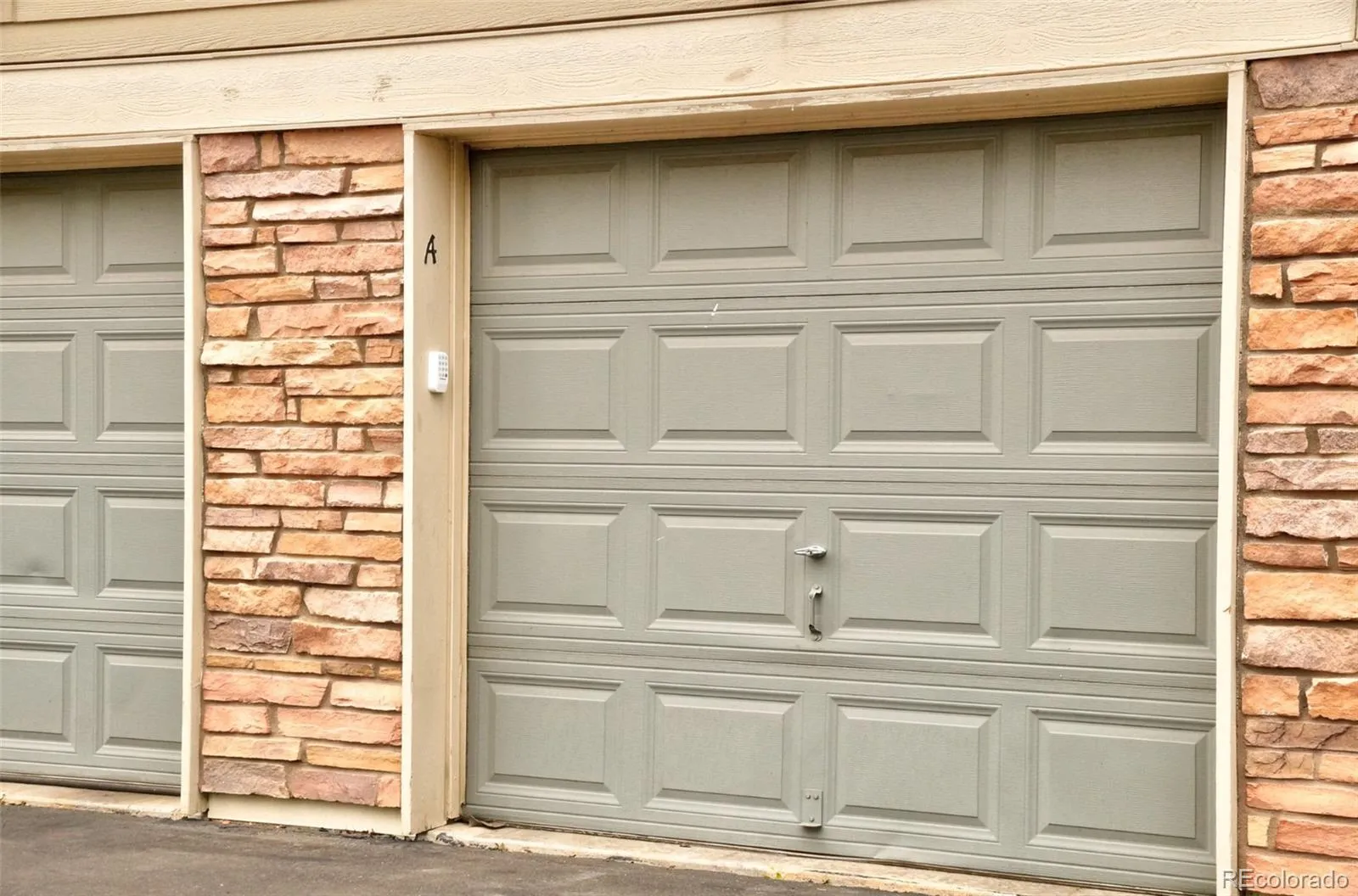 18201 E Greenwood Drive #A Aurora CO 80013 MLS #REC6632491 05062026040910 1600 22