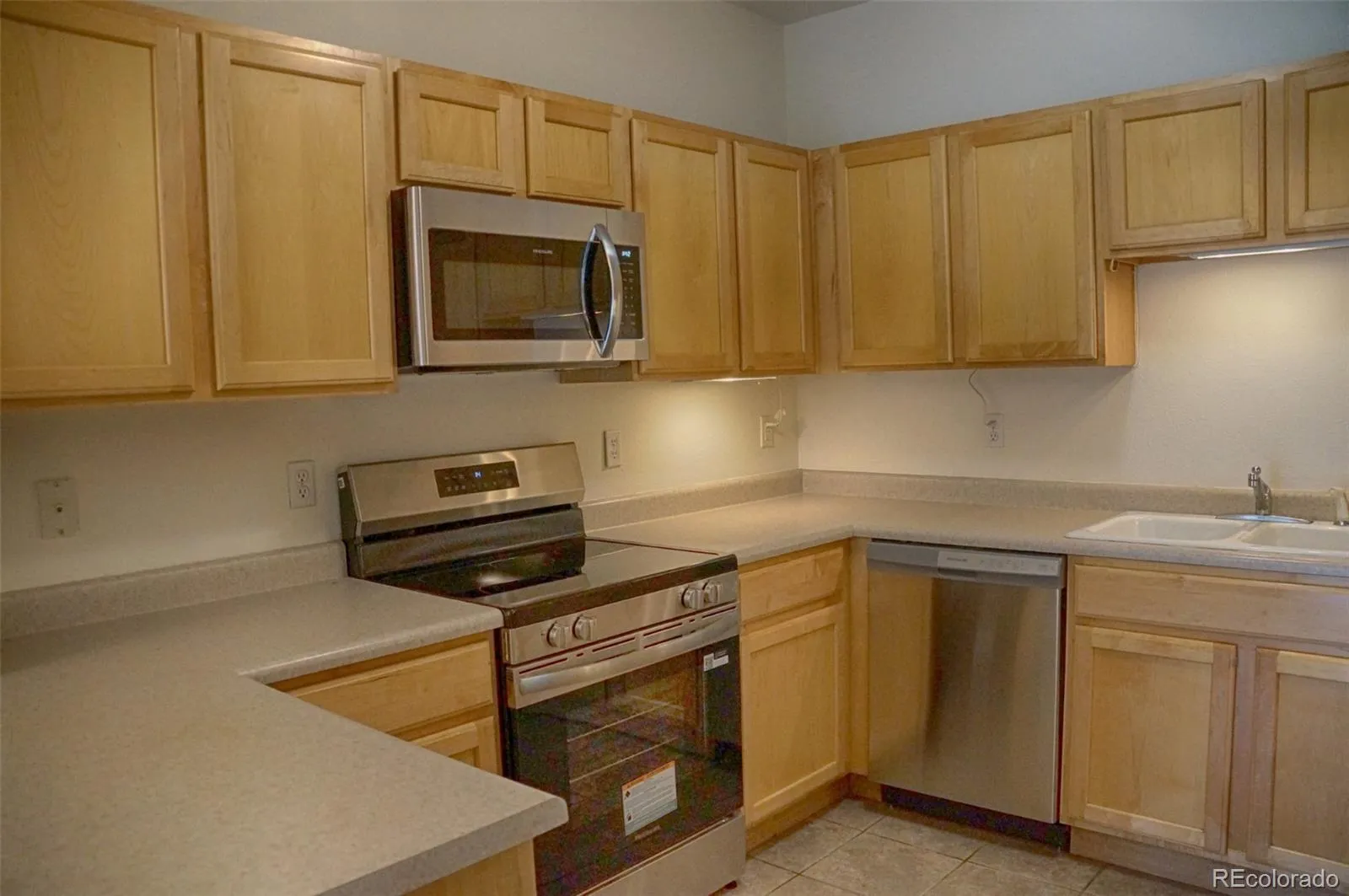 18201 E Greenwood Drive #A Aurora CO 80013 MLS #REC6632491 05062026040910 1600 6