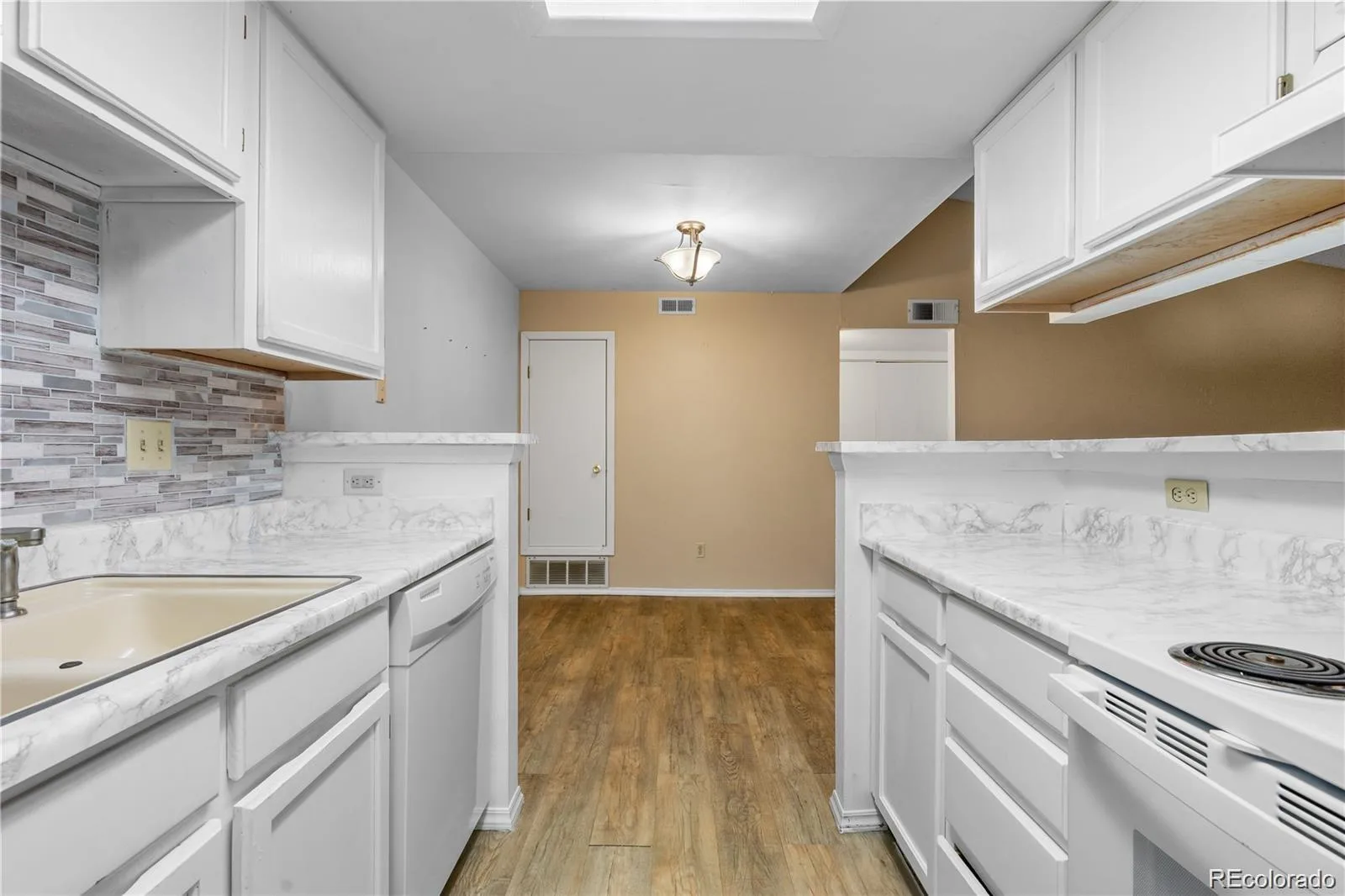 910 S Walden Street #206 Aurora CO 80017 | MLS #REC6632738 07272026182739 1600 2