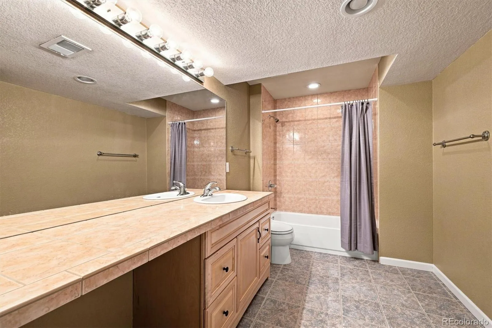 13708 Boulder Point #102 Broomfield CO 80023 | MLS #REC6634509 08272026212737 1600 21