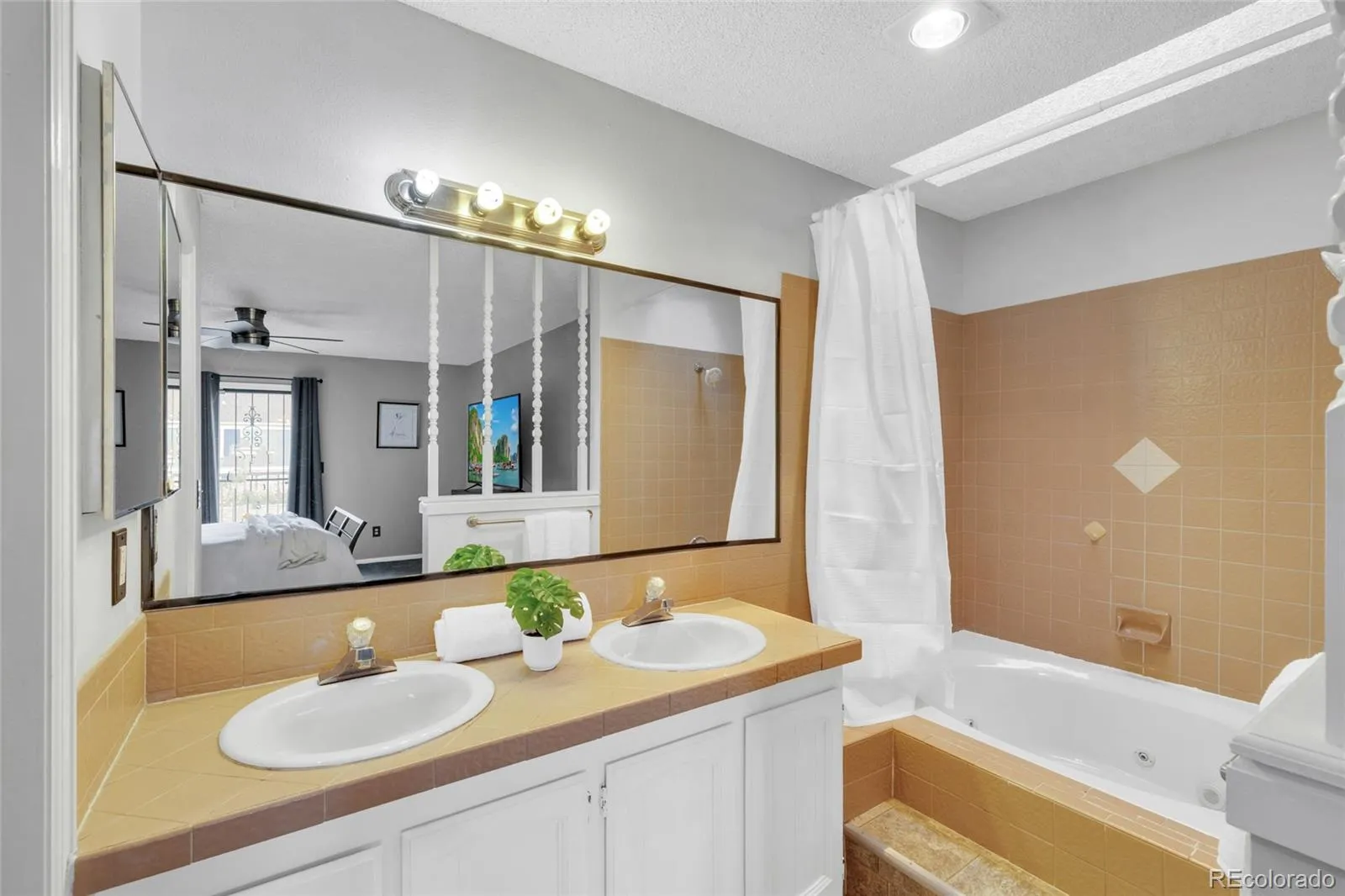 1350 S Idalia Street #D Aurora CO 80017 MLS #REC6636950 05012026172829 1600 19