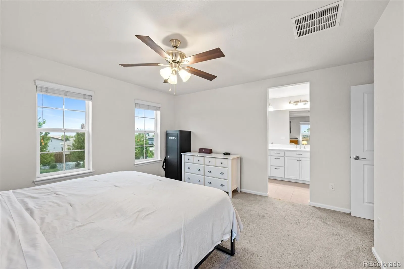 22250 E Mansfield Place Aurora CO 80018 | MLS #REC6638179 08062026170341 1600 24