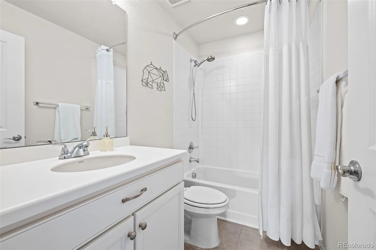 22250 E Mansfield Place Aurora CO 80018 | MLS #REC6638179 08062026170341 1600 28