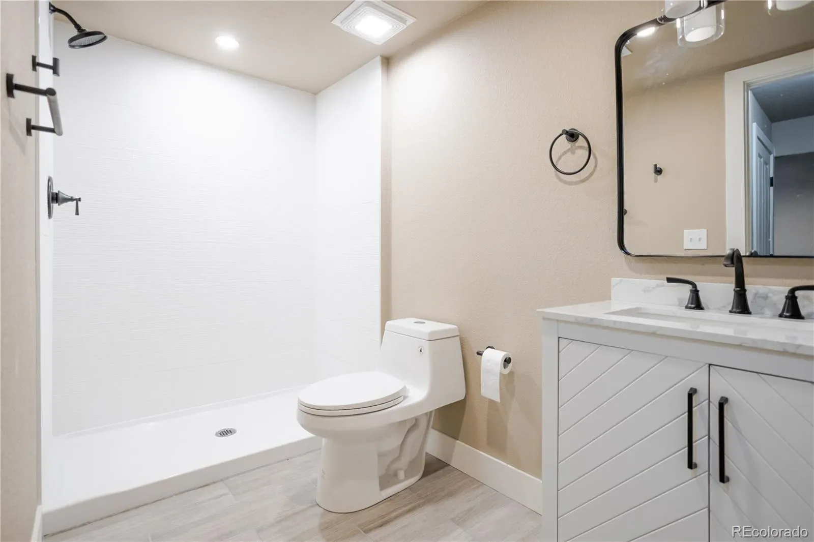 23429 E Briarwood Place Aurora CO 80016 MLS #REC6638200 03162026212739 1600 22