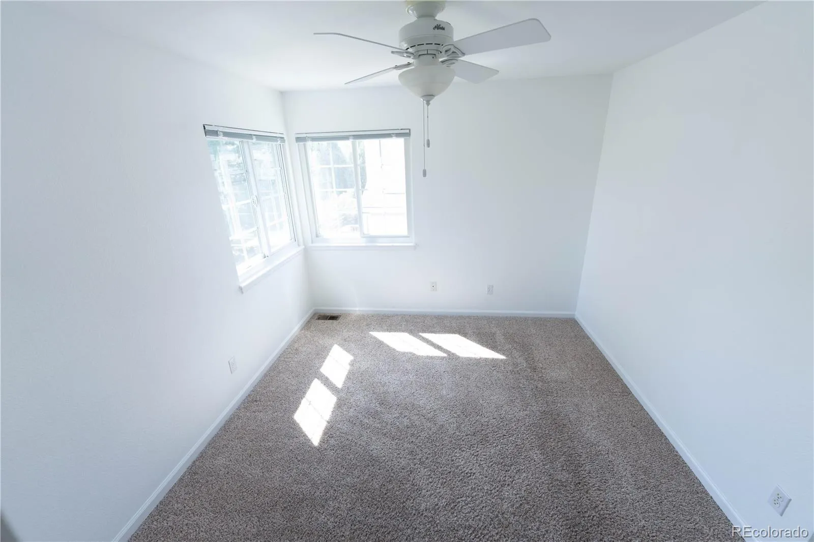 18912 E Belleview Place Centennial CO 80015 MLS #REC6639720 04232026020342 1600 25