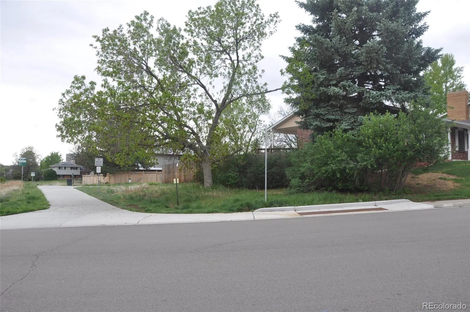 8654 E Eastman Avenue Denver CO 80231 MLS #REC6647301 05212026042129 1600 34