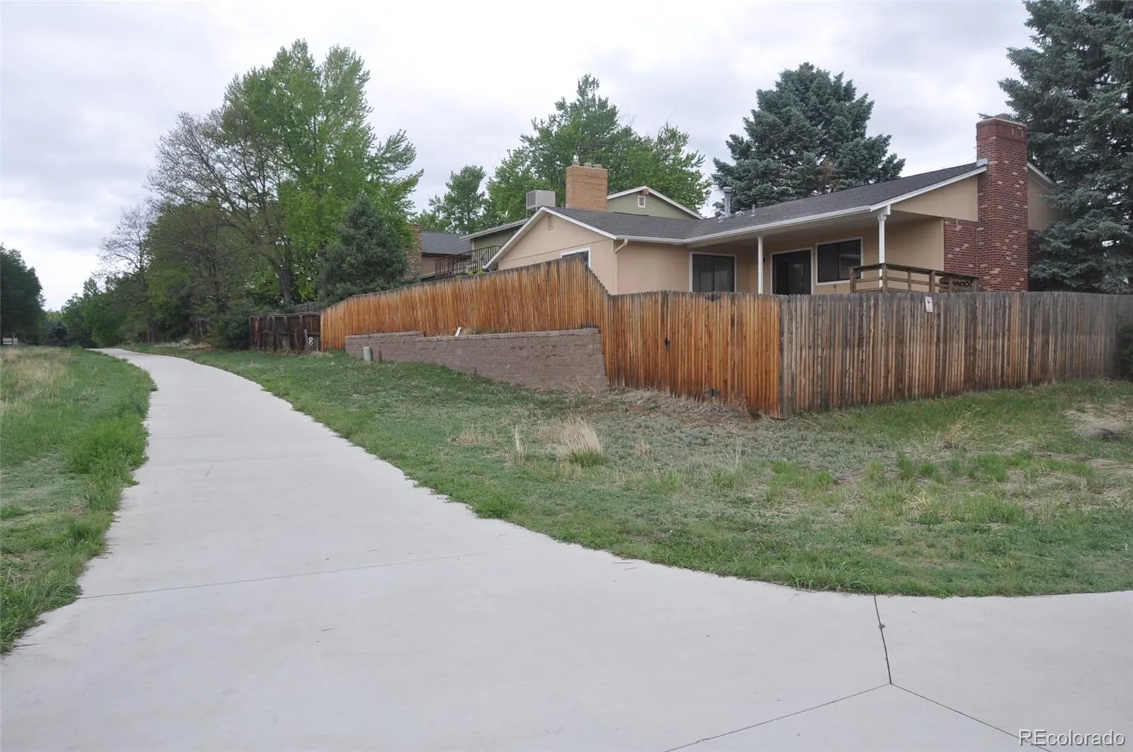 8654 E Eastman Avenue Denver CO 80231 MLS #REC6647301 05212026042129 1600 35