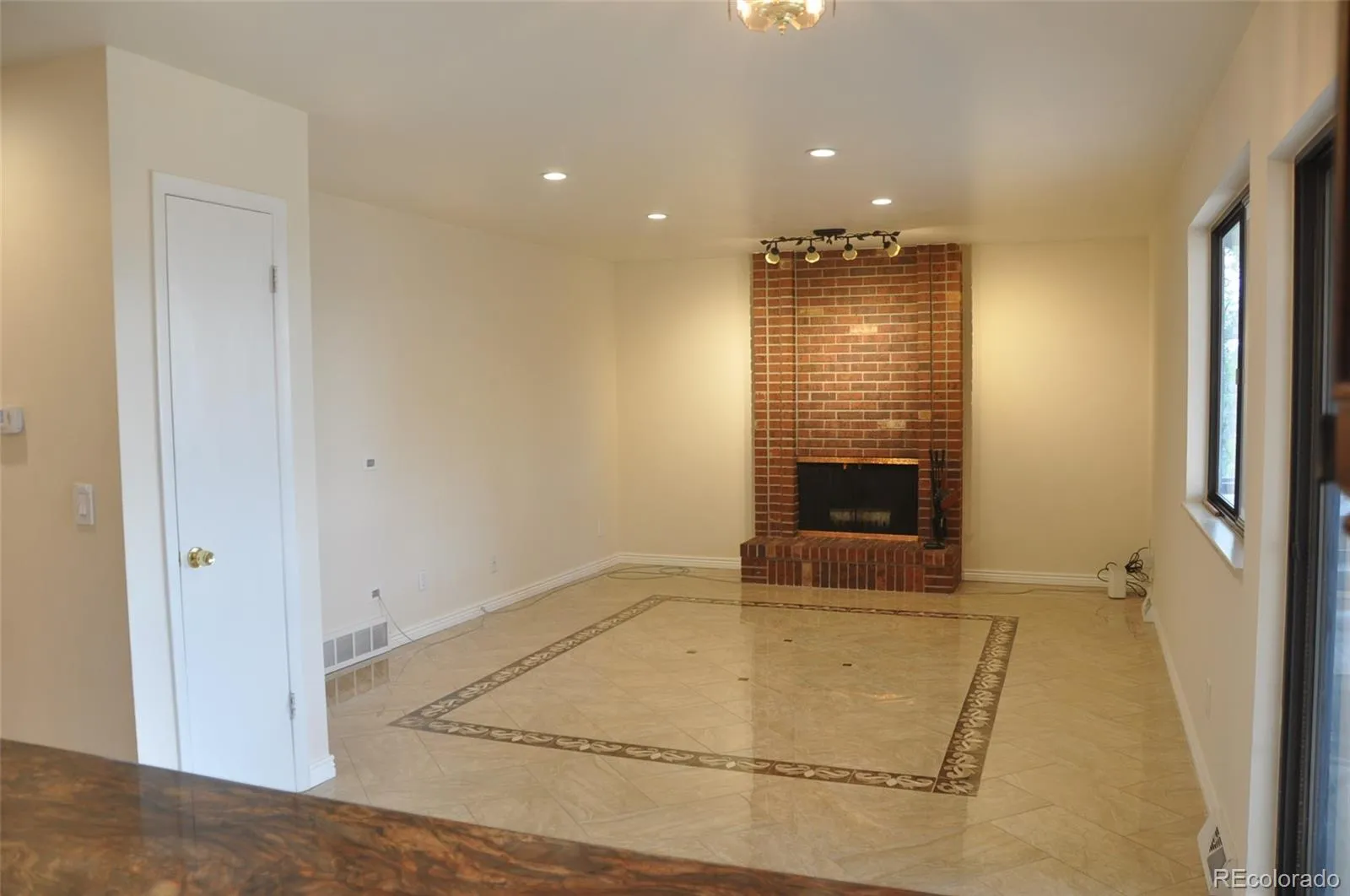 8654 E Eastman Avenue Denver CO 80231 MLS #REC6647301 05212026042129 1600 6