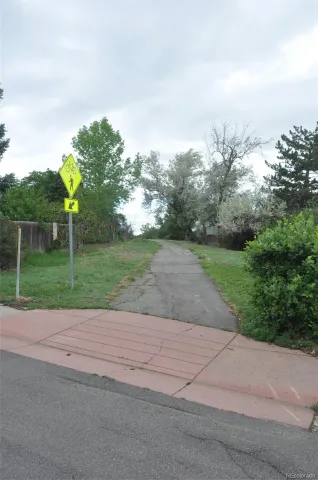 8654 E Eastman Avenue Denver CO 80231 MLS #REC6647301 05212026042129 640 36
