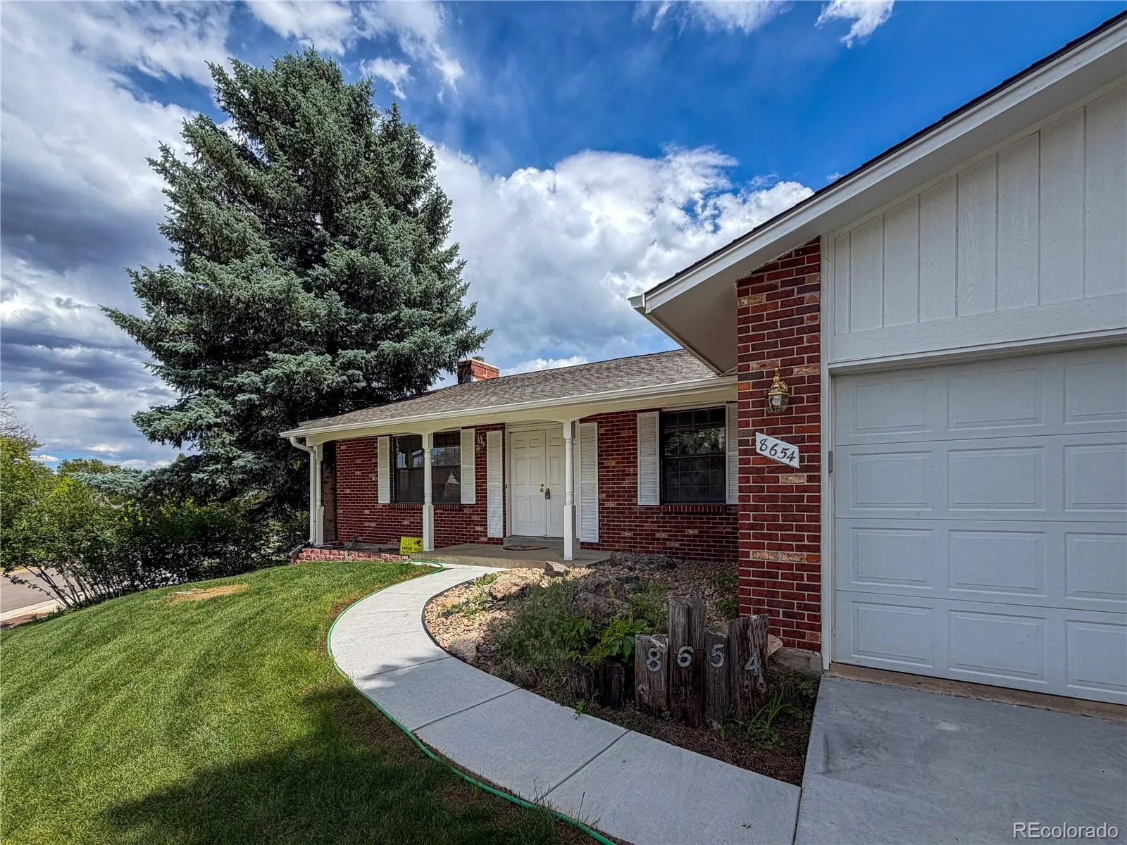 8654 E Eastman Avenue Denver CO 80231 MLS #REC6647301 05302026042159 1600 42