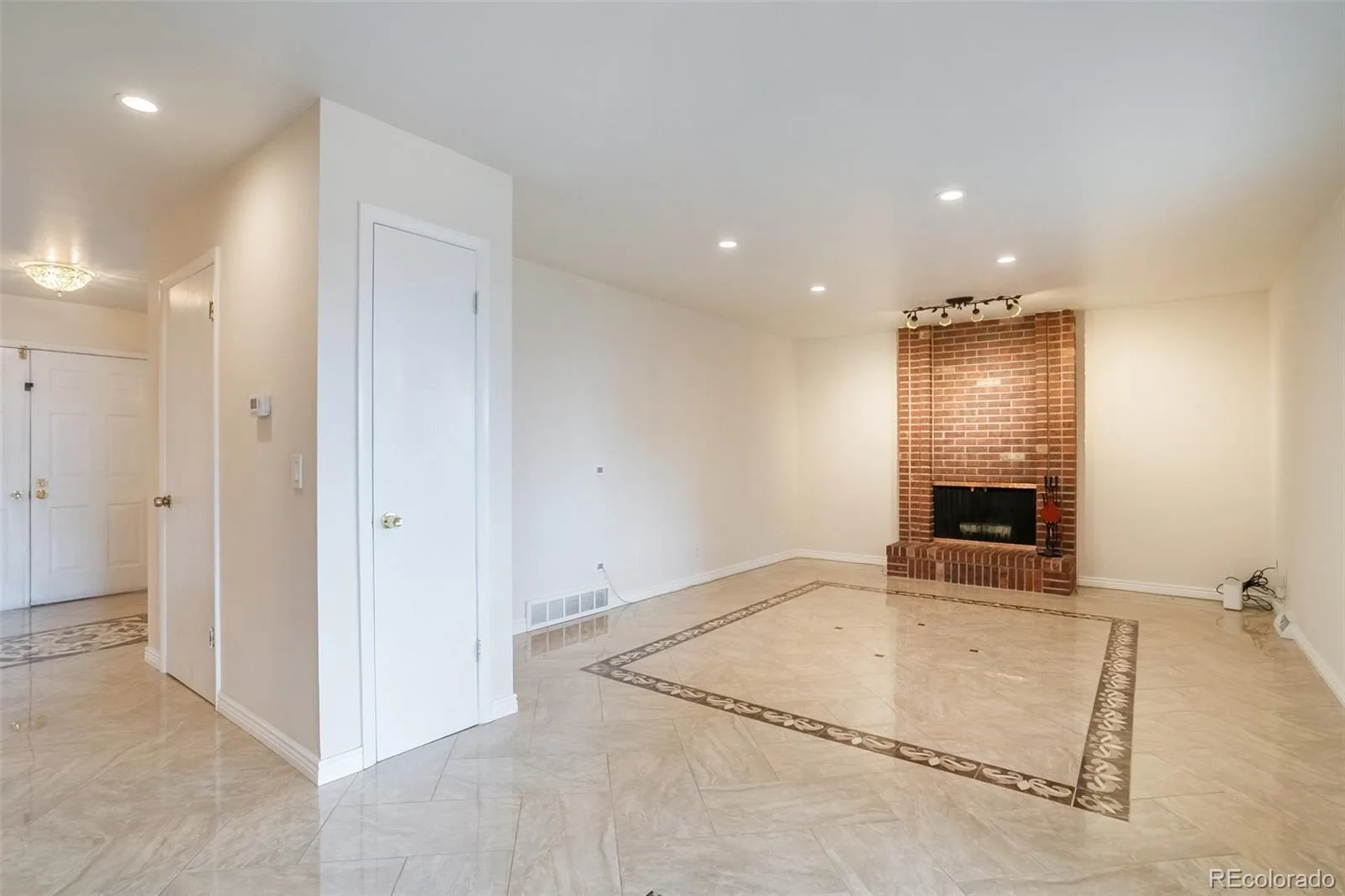 8654 E Eastman Avenue Denver CO 80231 MLS #REC6647301 07032026222830 1600 10