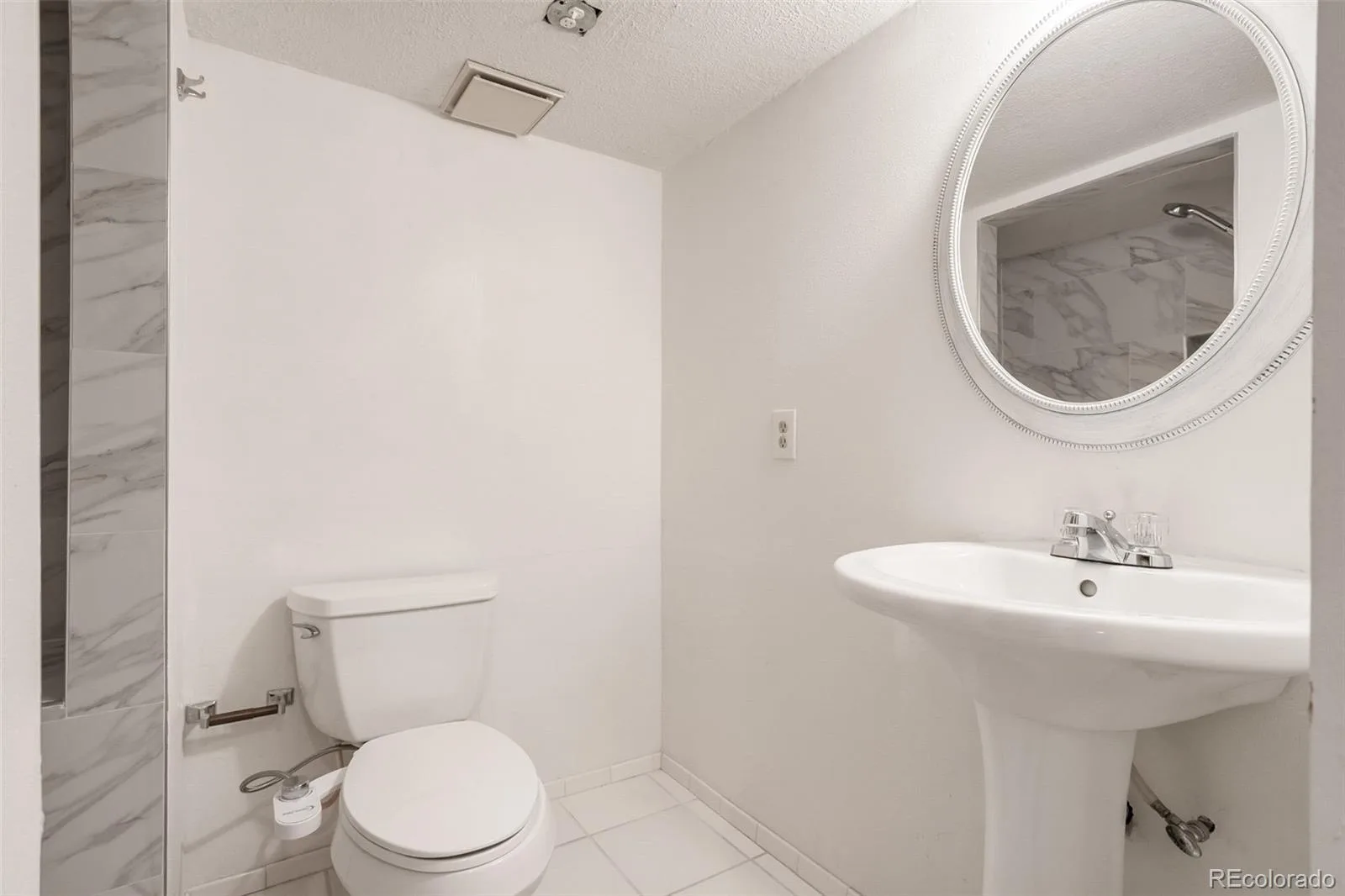 8654 E Eastman Avenue Denver CO 80231 MLS #REC6647301 07032026222830 1600 39