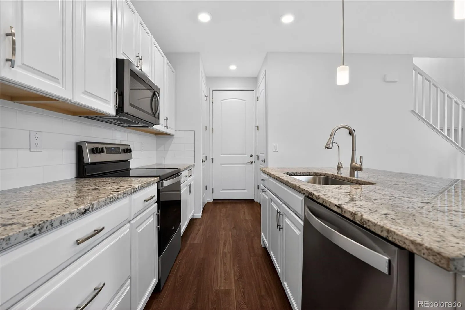 6050 N Netherland Court Aurora CO 80019 | MLS #REC6648829 05032026211843 1600 10