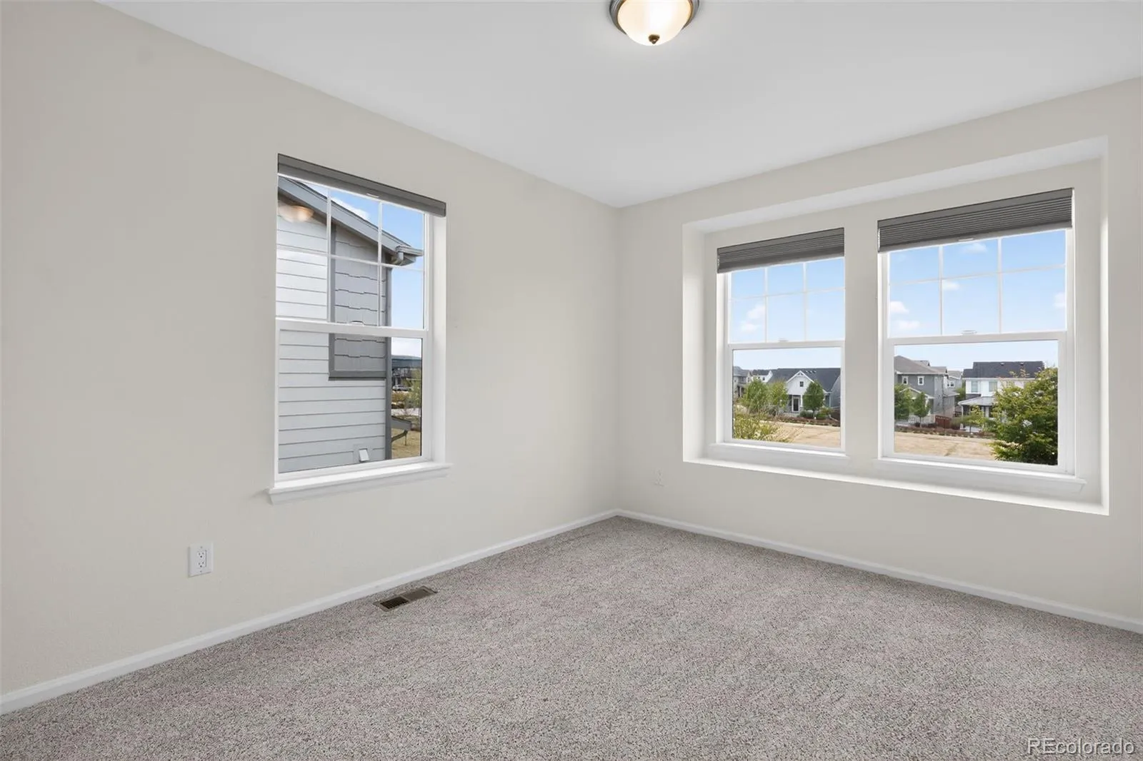 6050 N Netherland Court Aurora CO 80019 | MLS #REC6648829 05032026211843 1600 17