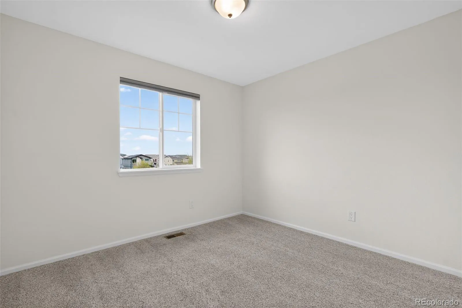 6050 N Netherland Court Aurora CO 80019 | MLS #REC6648829 05032026211843 1600 18