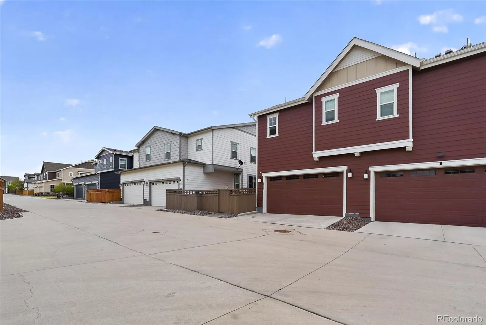 6050 N Netherland Court Aurora CO 80019 | MLS #REC6648829 05032026211843 1600 30