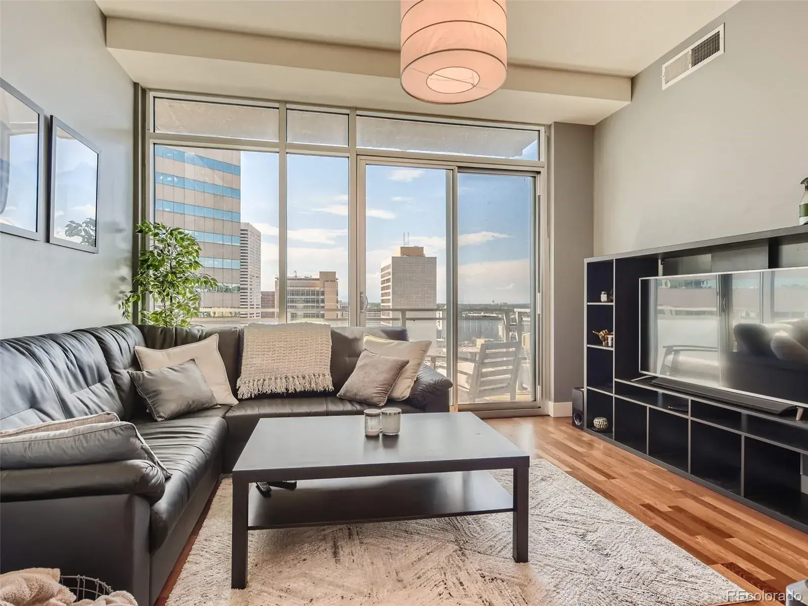 03032026040900 1600 1