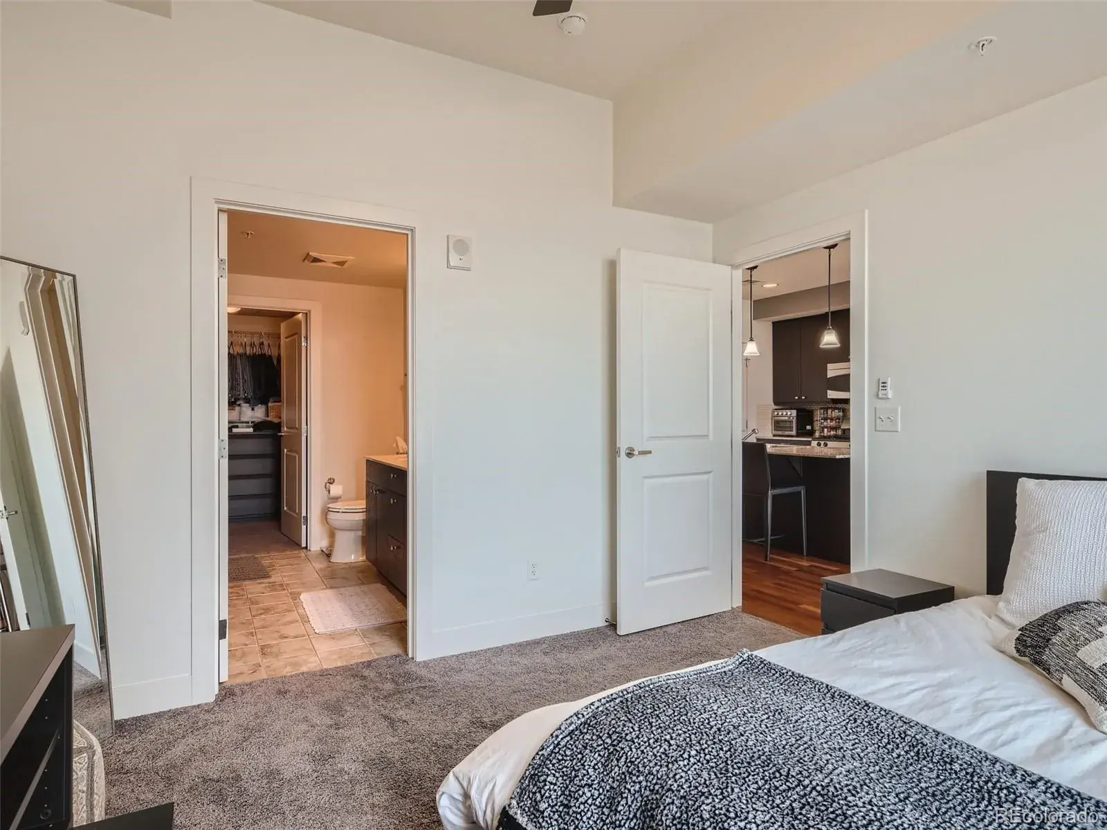 03032026040900 1600 15