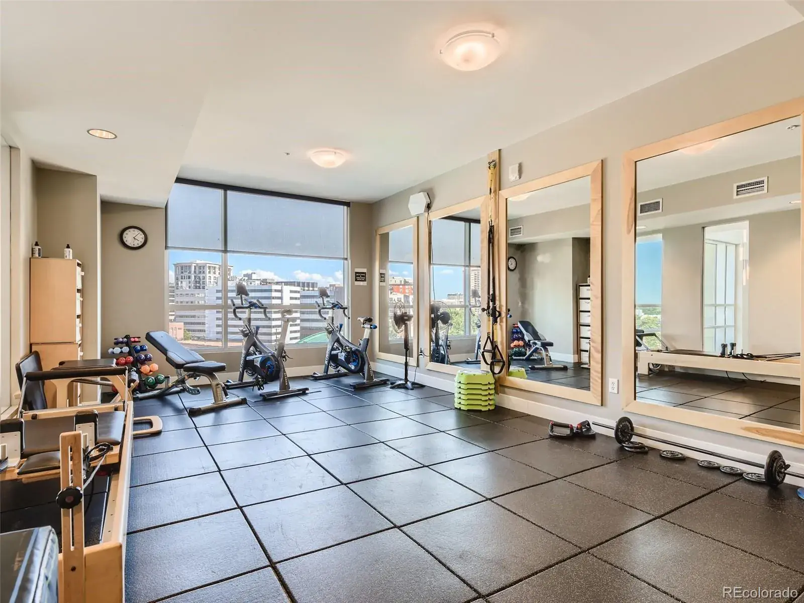 03032026040900 1600 22