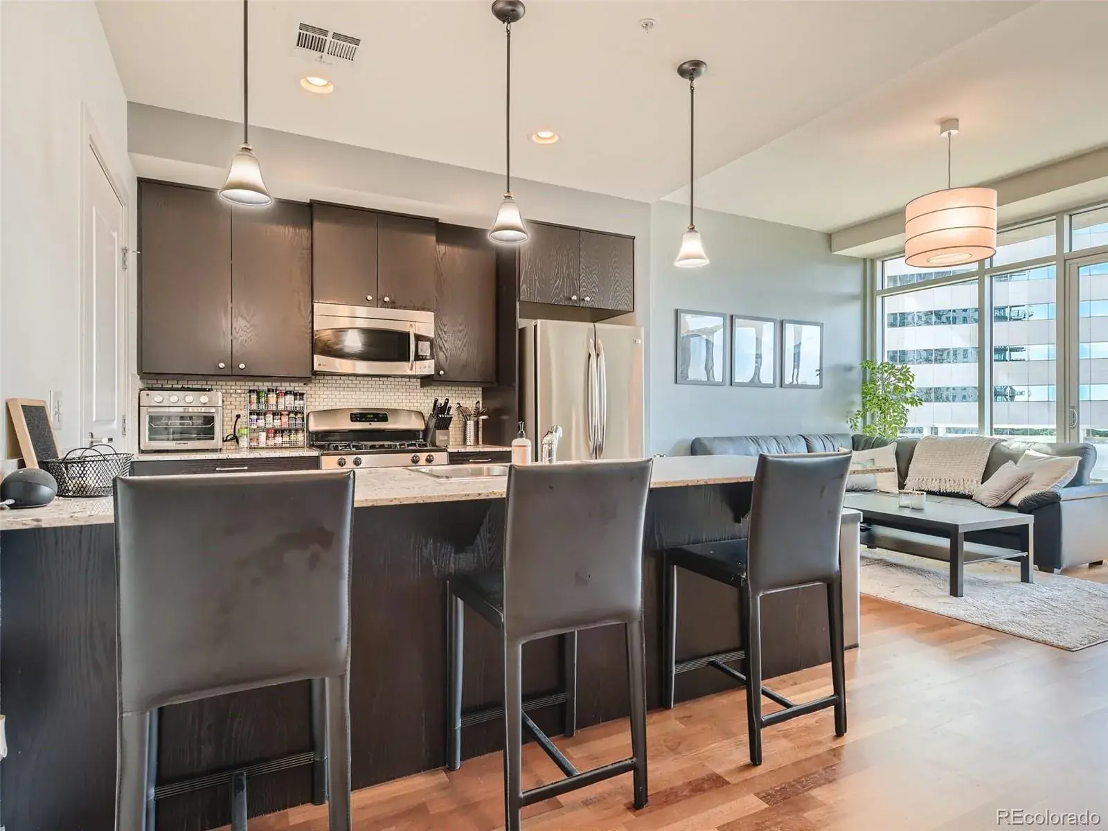 03032026040900 1600 6