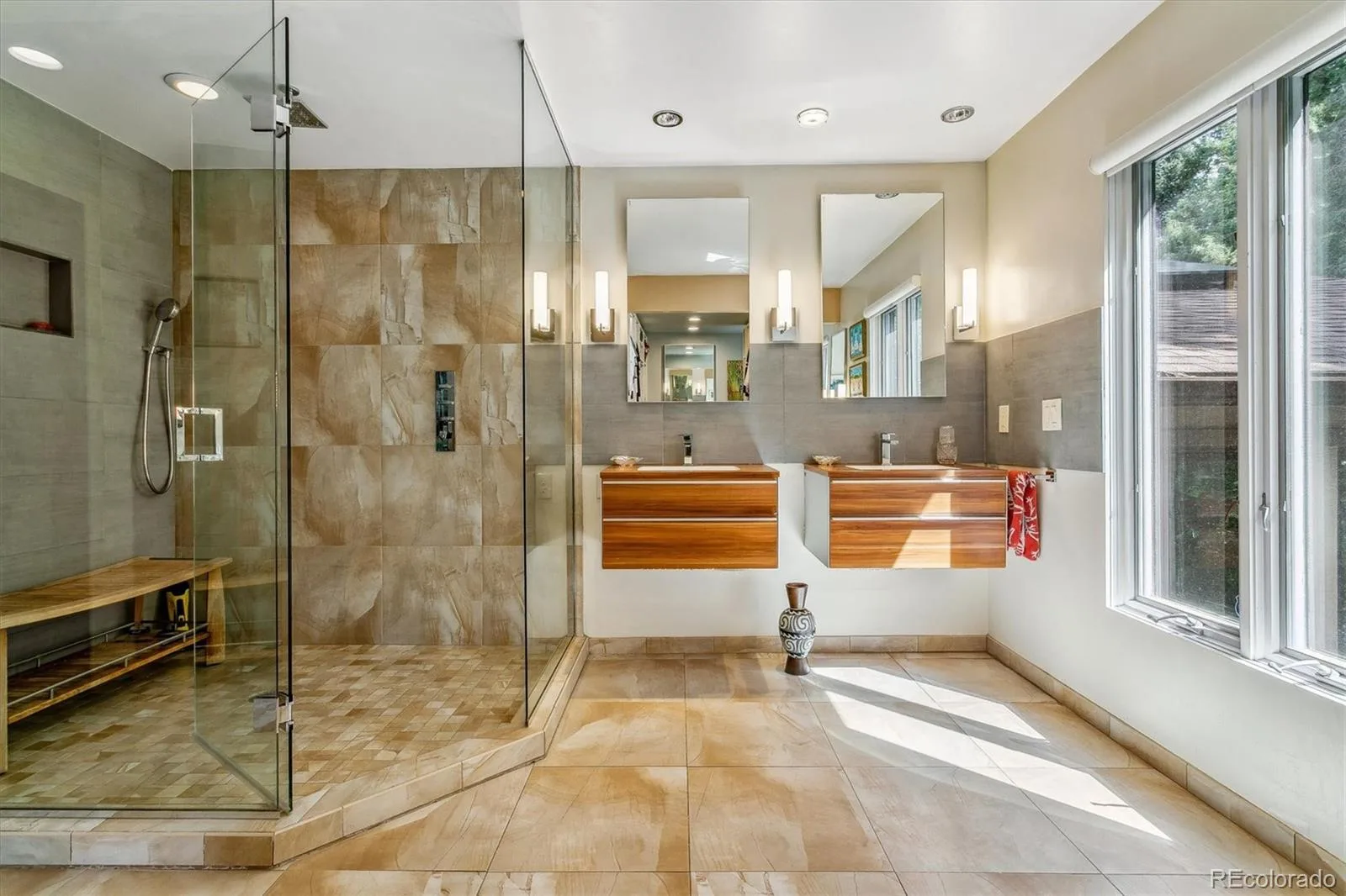 9041 E Jewell Circle Denver CO 80231 | MLS #REC6658564 08242026202250 1600 24