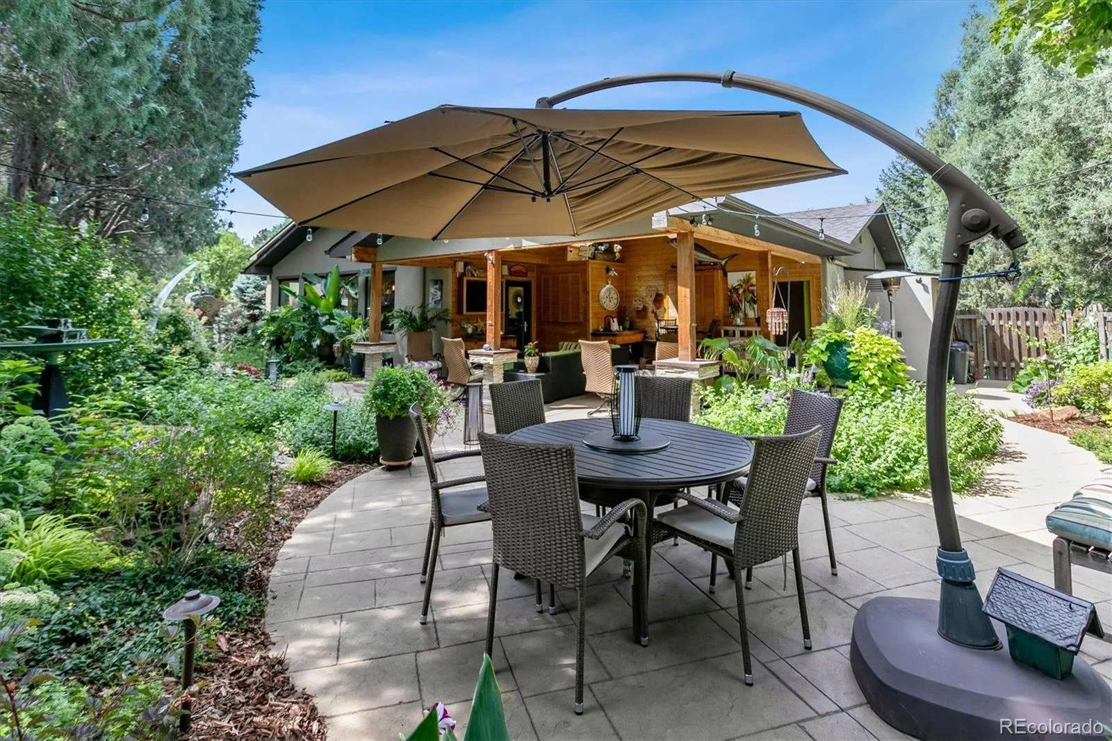 9041 E Jewell Circle Denver CO 80231 | MLS #REC6658564 08242026202250 1600 38