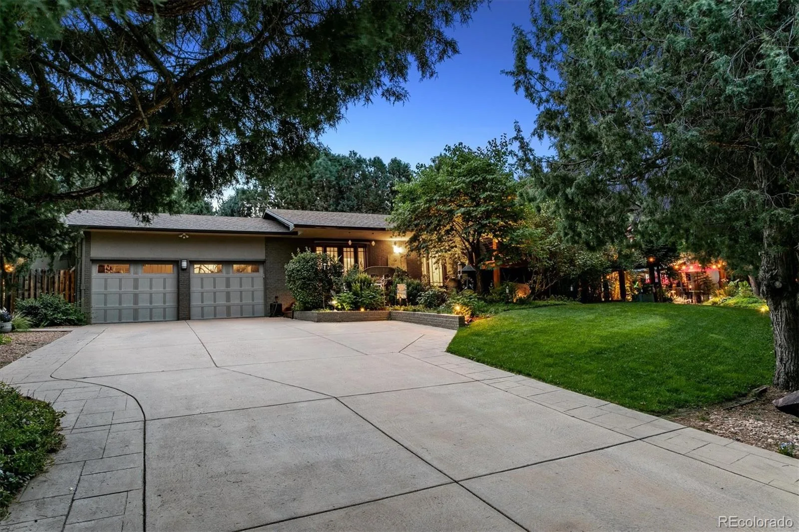 9041 E Jewell Circle Denver CO 80231 | MLS #REC6658564 08242026202250 1600 5