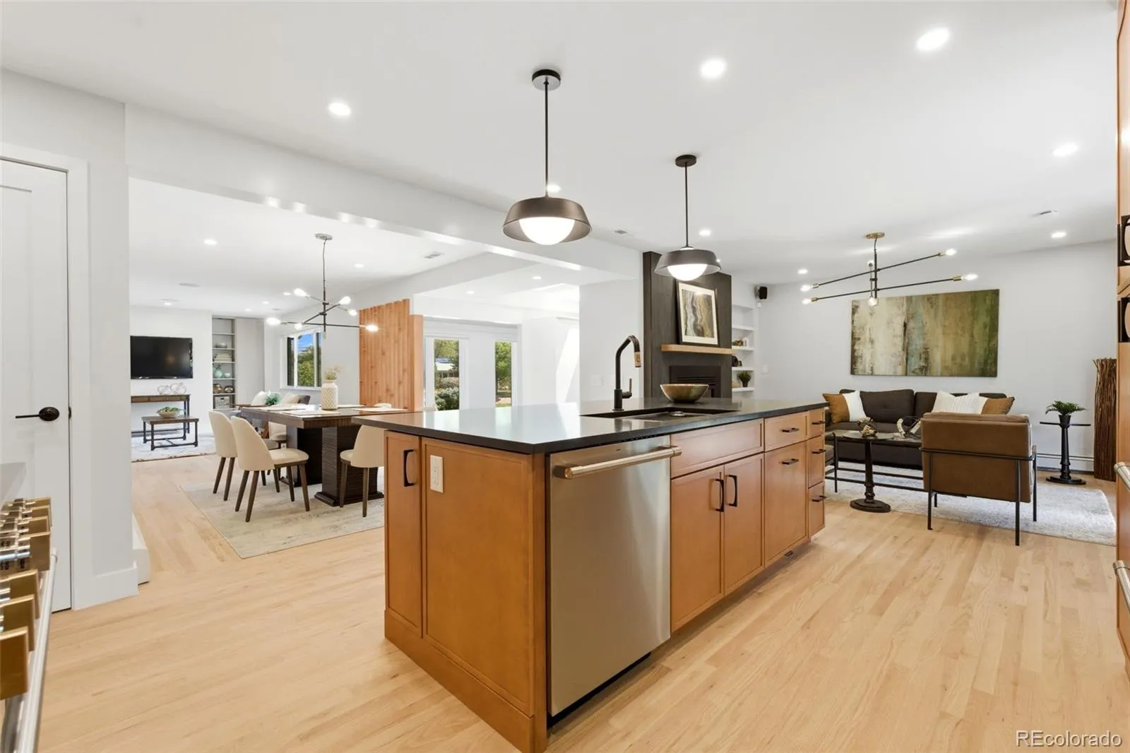 613 S Oneida Way Denver CO 80224 MLS #REC6658866 05022026162241 1600 11