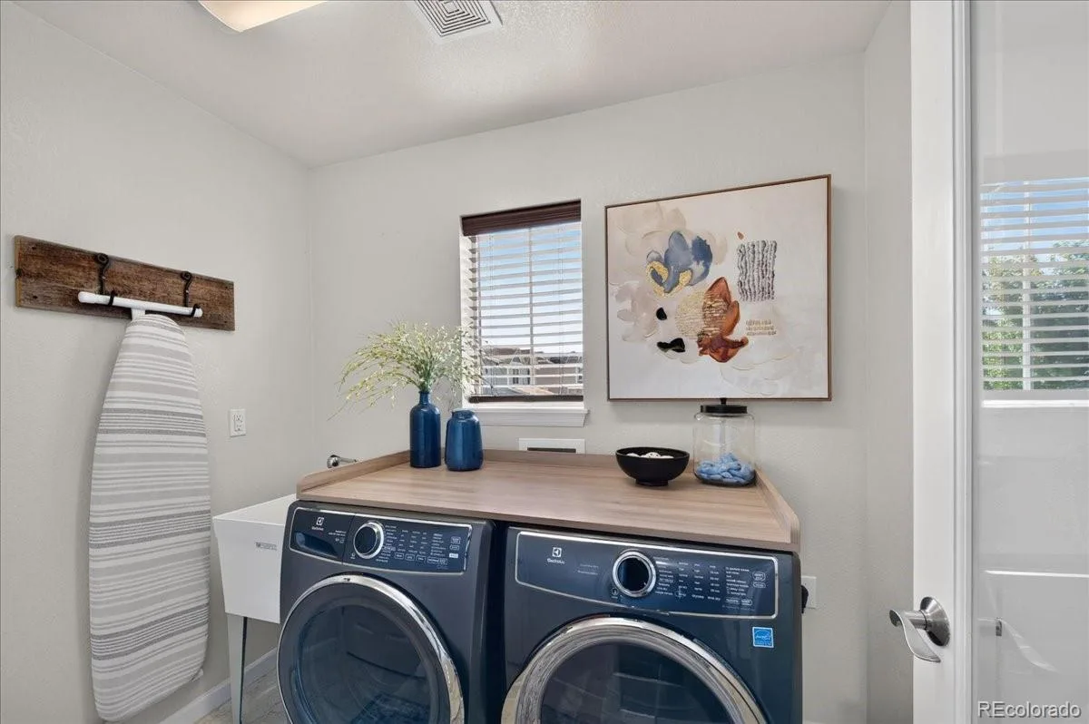 5682 S Flat Rock Way Aurora CO 80016 | MLS #REC6669858 08242026013259 1200 27