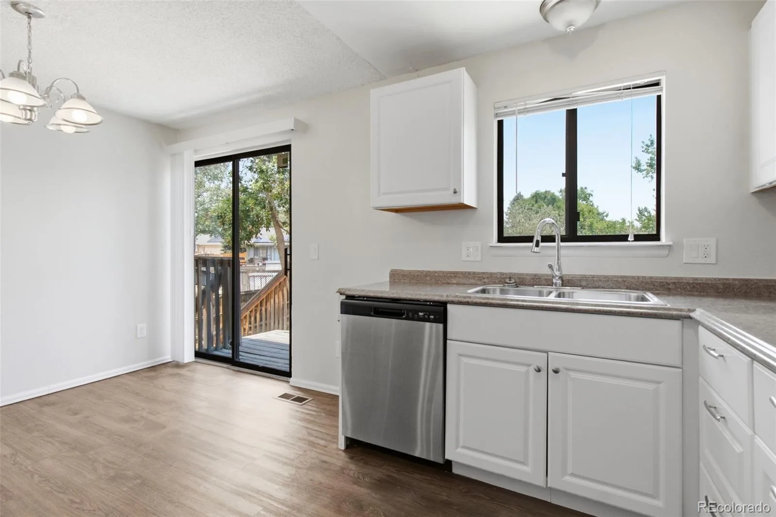 9525 W David Avenue Littleton CO 80128 | MLS #REC6670938 07152026082217 1600 10