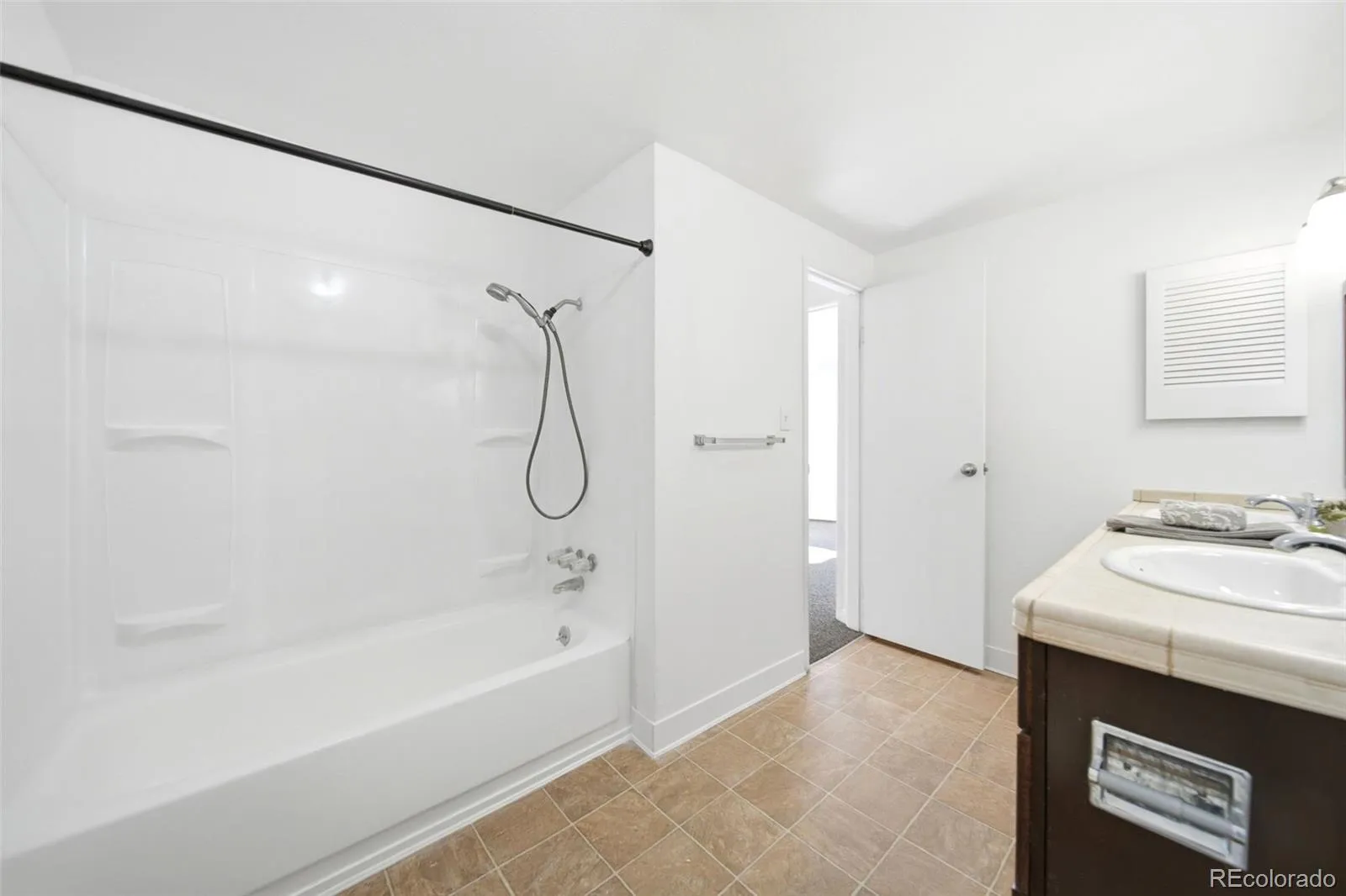 190 E Highline Circle #107 Centennial CO 80122 MLS #REC6680267 04072026172125 1600 10