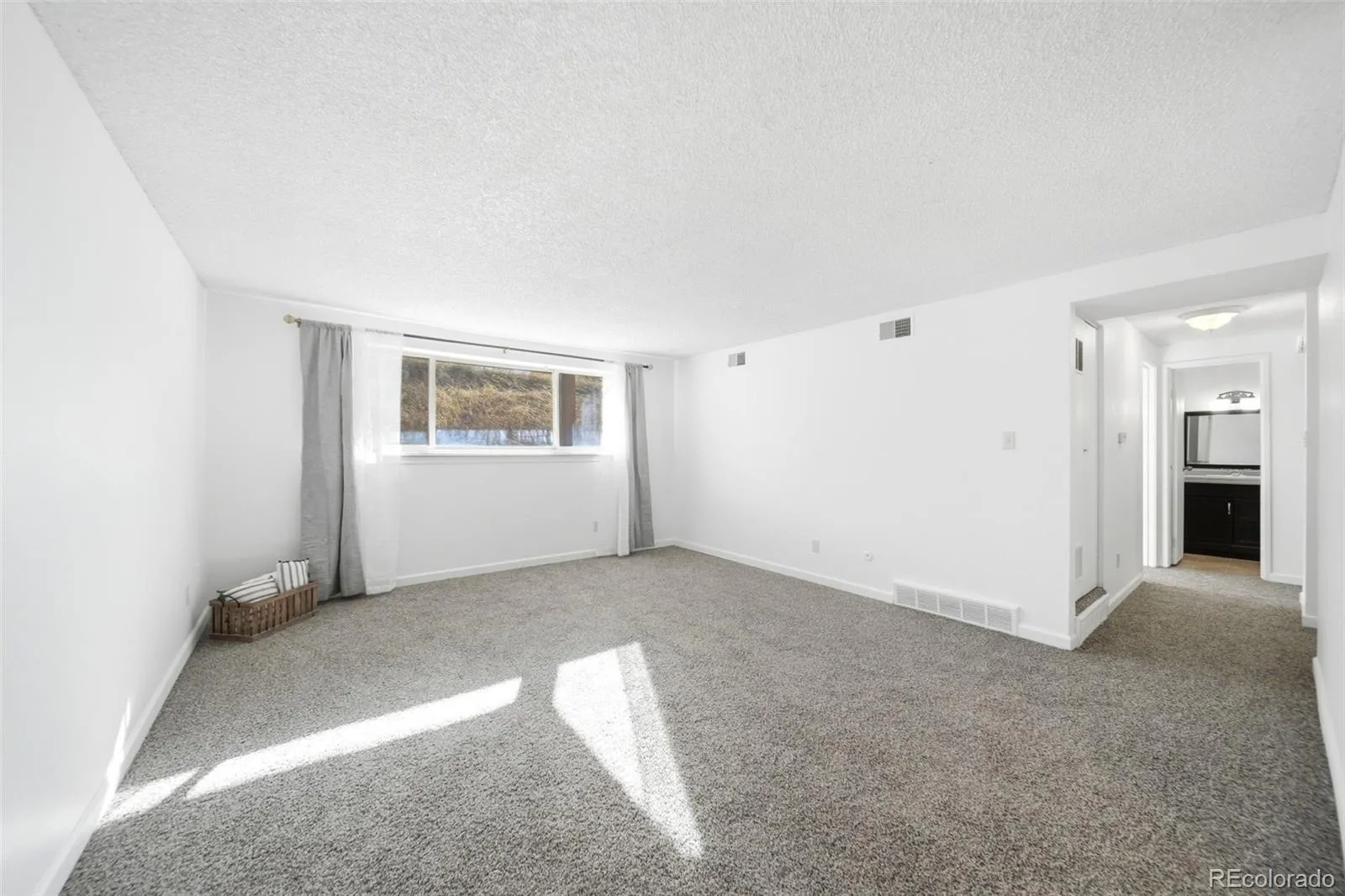 190 E Highline Circle #107 Centennial CO 80122 MLS #REC6680267 04072026172125 1600 7