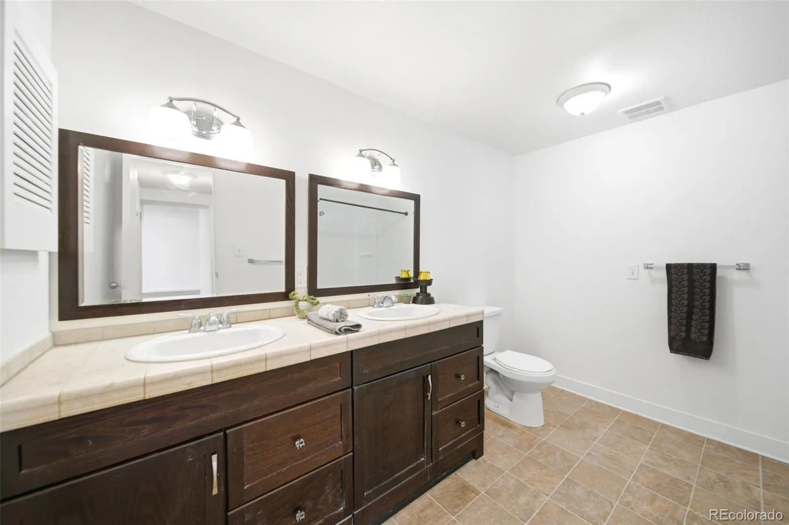 190 E Highline Circle #107 Centennial CO 80122 MLS #REC6680267 04072026172125 1600 9