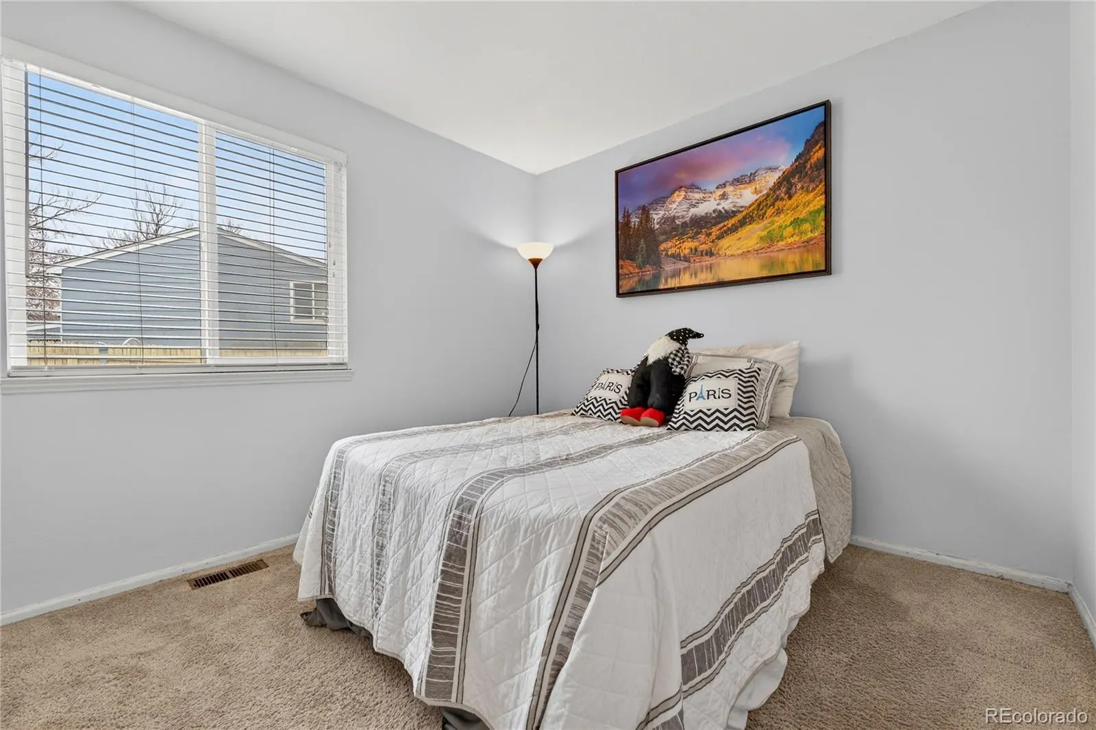 04102026152543 1600 12