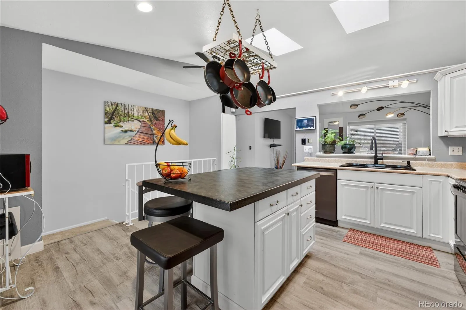 04102026152543 1600 8