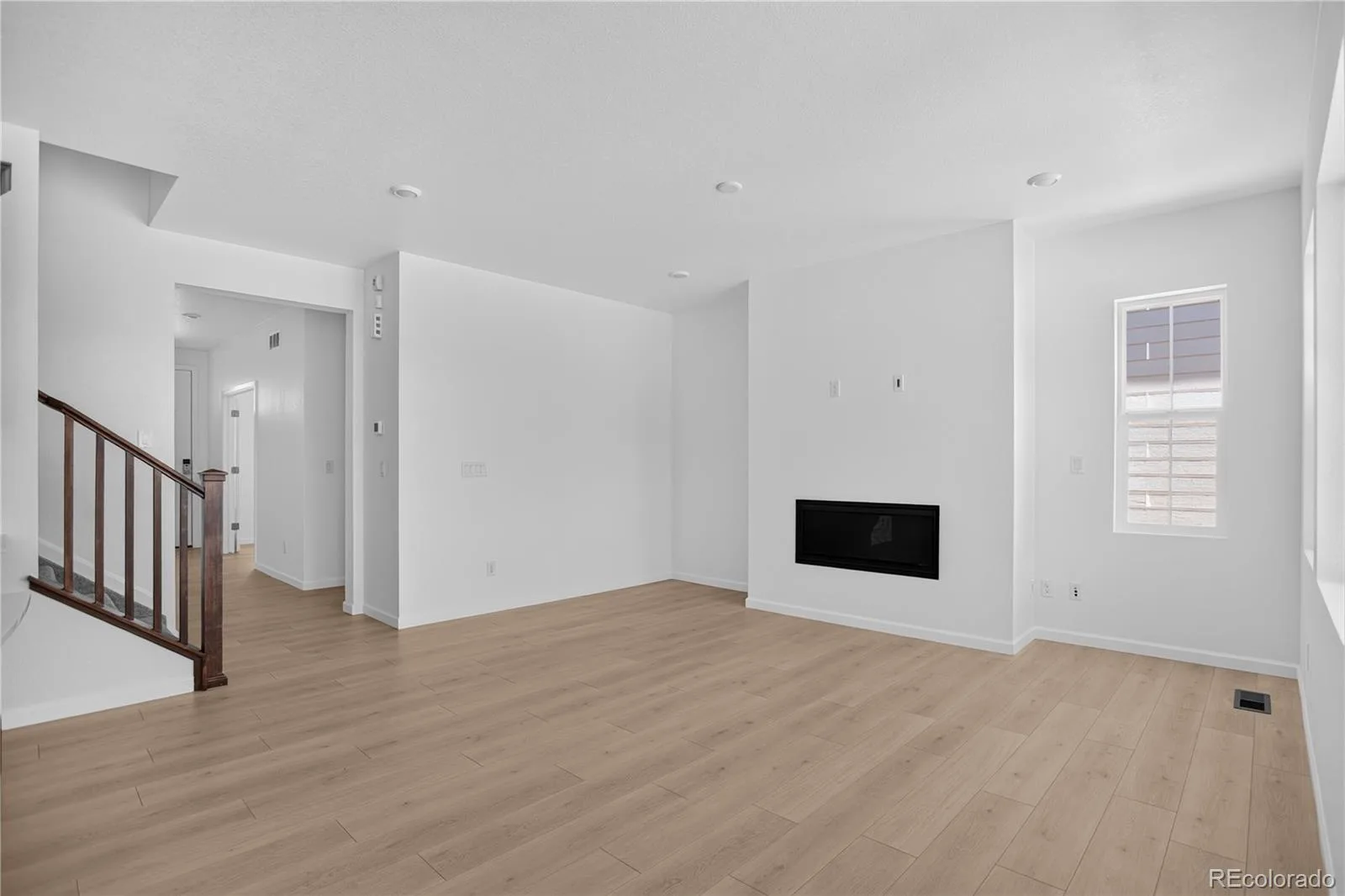 8722 Whiteclover Street Littleton CO 80125 | MLS #REC6684961 06242026234515 1600 10