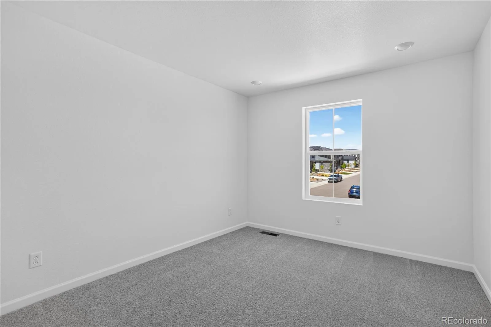 8722 Whiteclover Street Littleton CO 80125 | MLS #REC6684961 06242026234515 1600 14