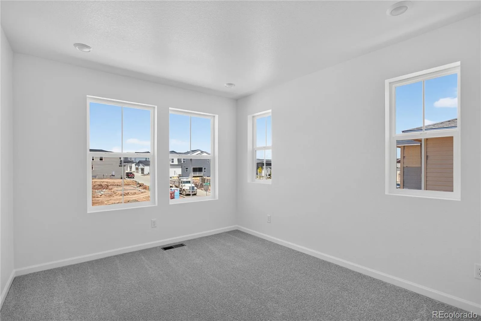 8722 Whiteclover Street Littleton CO 80125 | MLS #REC6684961 06242026234515 1600 17