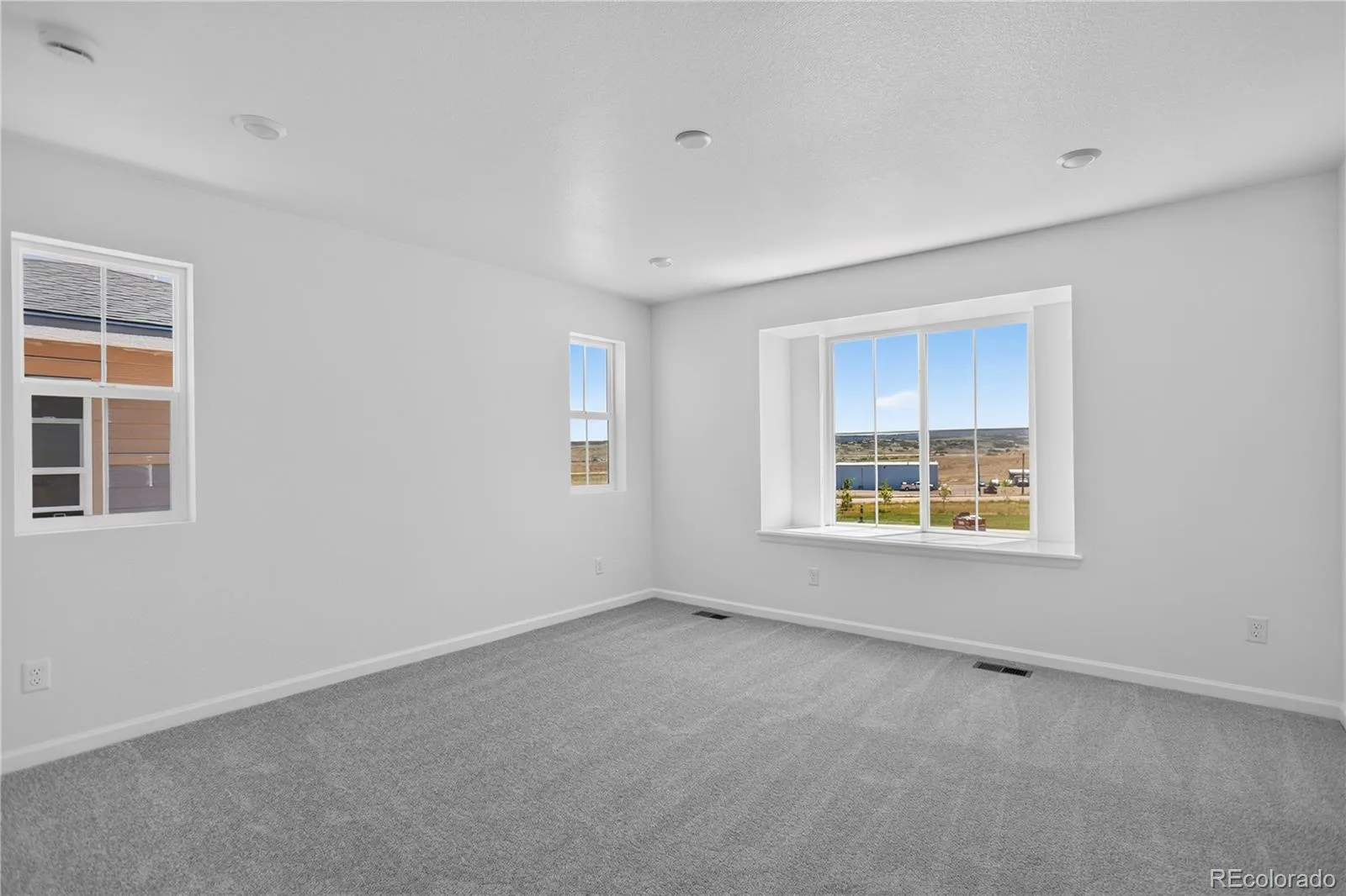 8722 Whiteclover Street Littleton CO 80125 | MLS #REC6684961 06242026234515 1600 18