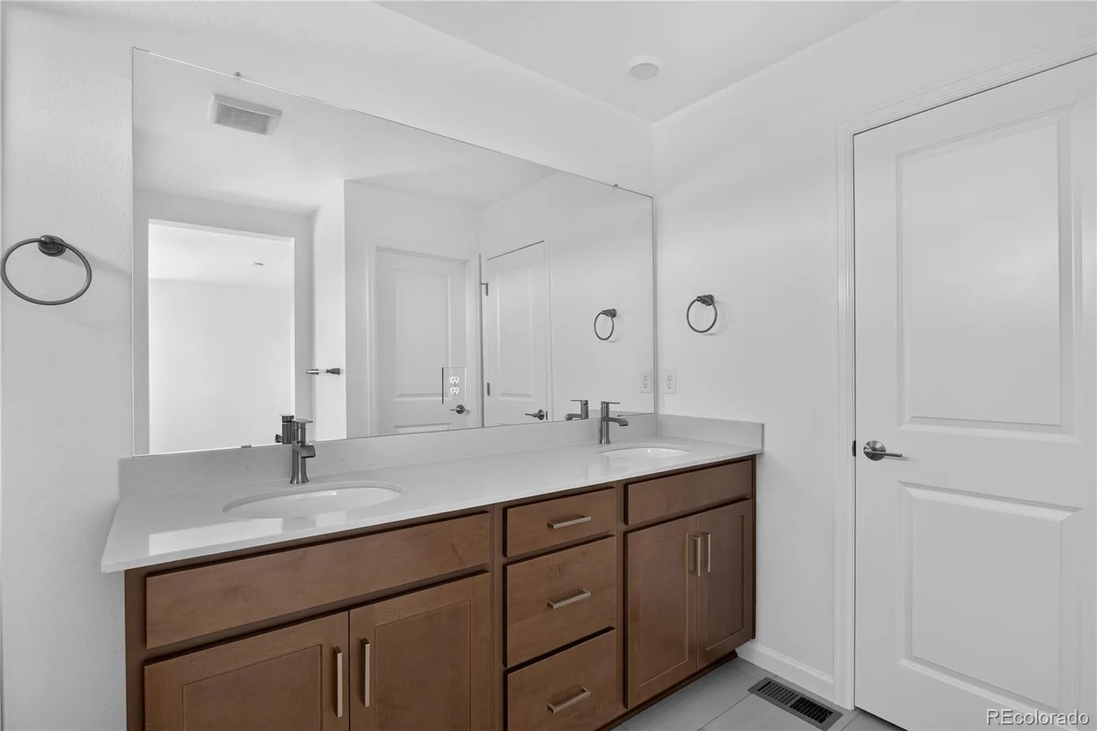 8722 Whiteclover Street Littleton CO 80125 | MLS #REC6684961 06242026234515 1600 20