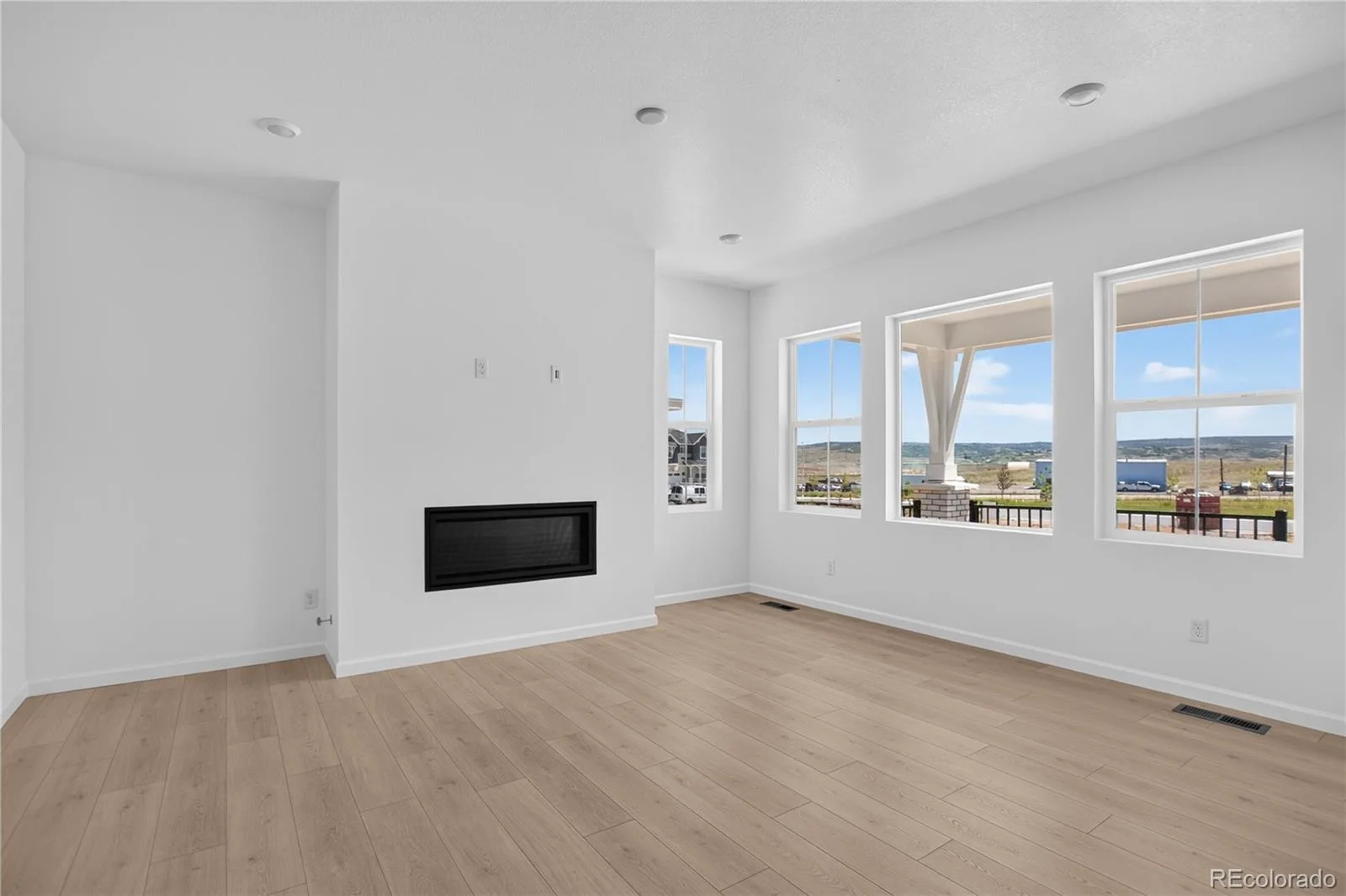 8722 Whiteclover Street Littleton CO 80125 | MLS #REC6684961 06242026234515 1600 3