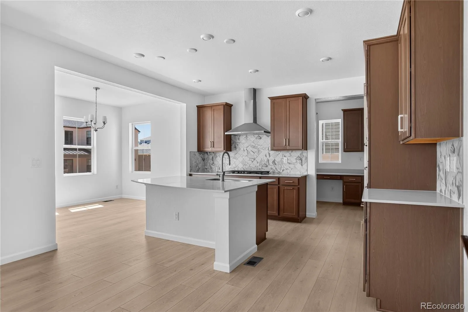8722 Whiteclover Street Littleton CO 80125 | MLS #REC6684961 06242026234515 1600 6