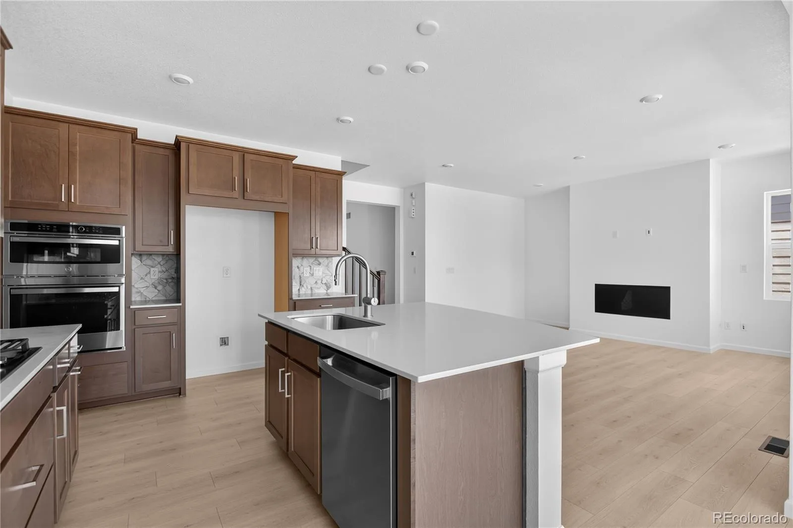 8722 Whiteclover Street Littleton CO 80125 | MLS #REC6684961 06242026234515 1600 7