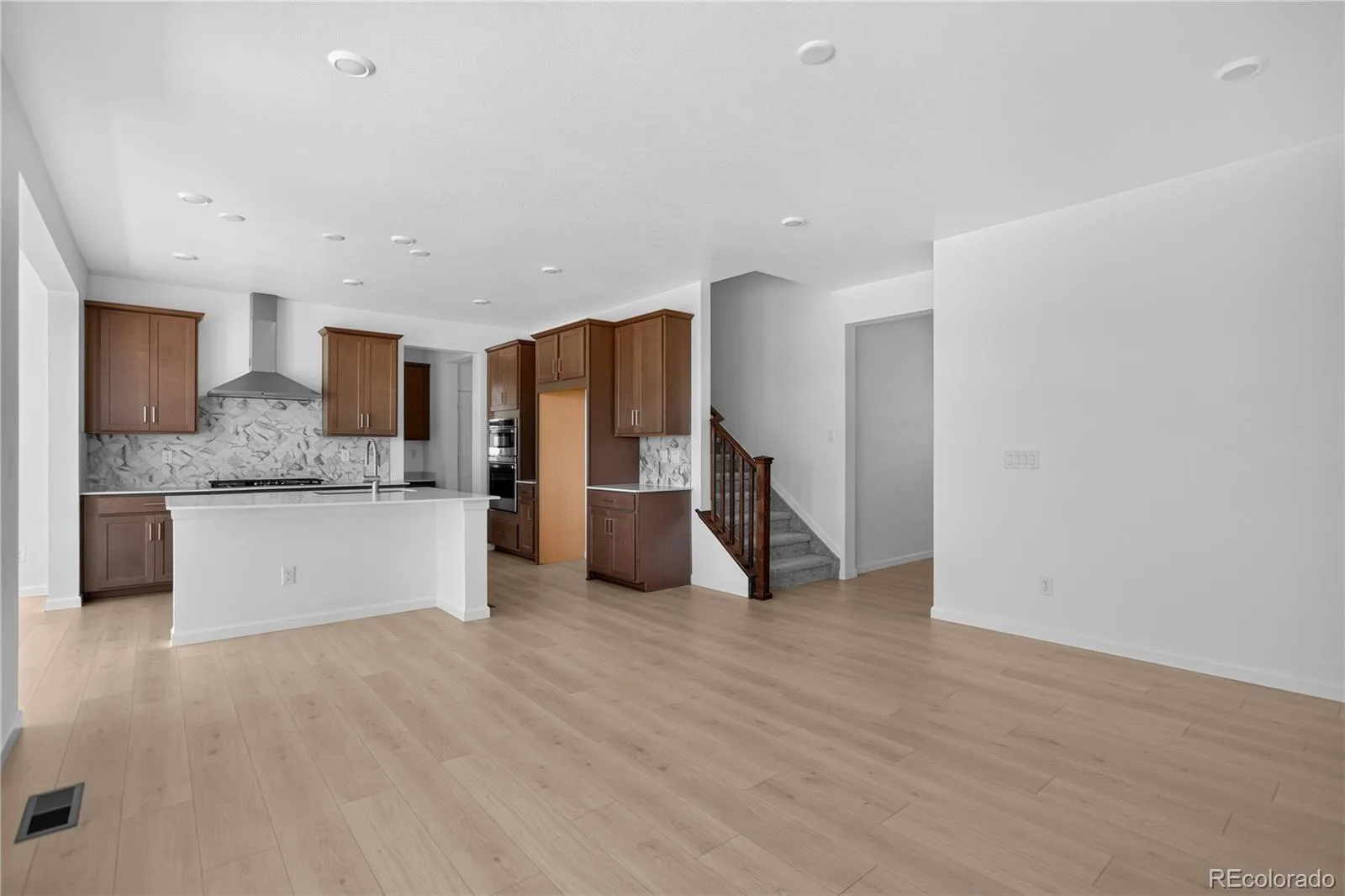 8722 Whiteclover Street Littleton CO 80125 | MLS #REC6684961 06242026234515 1600 8