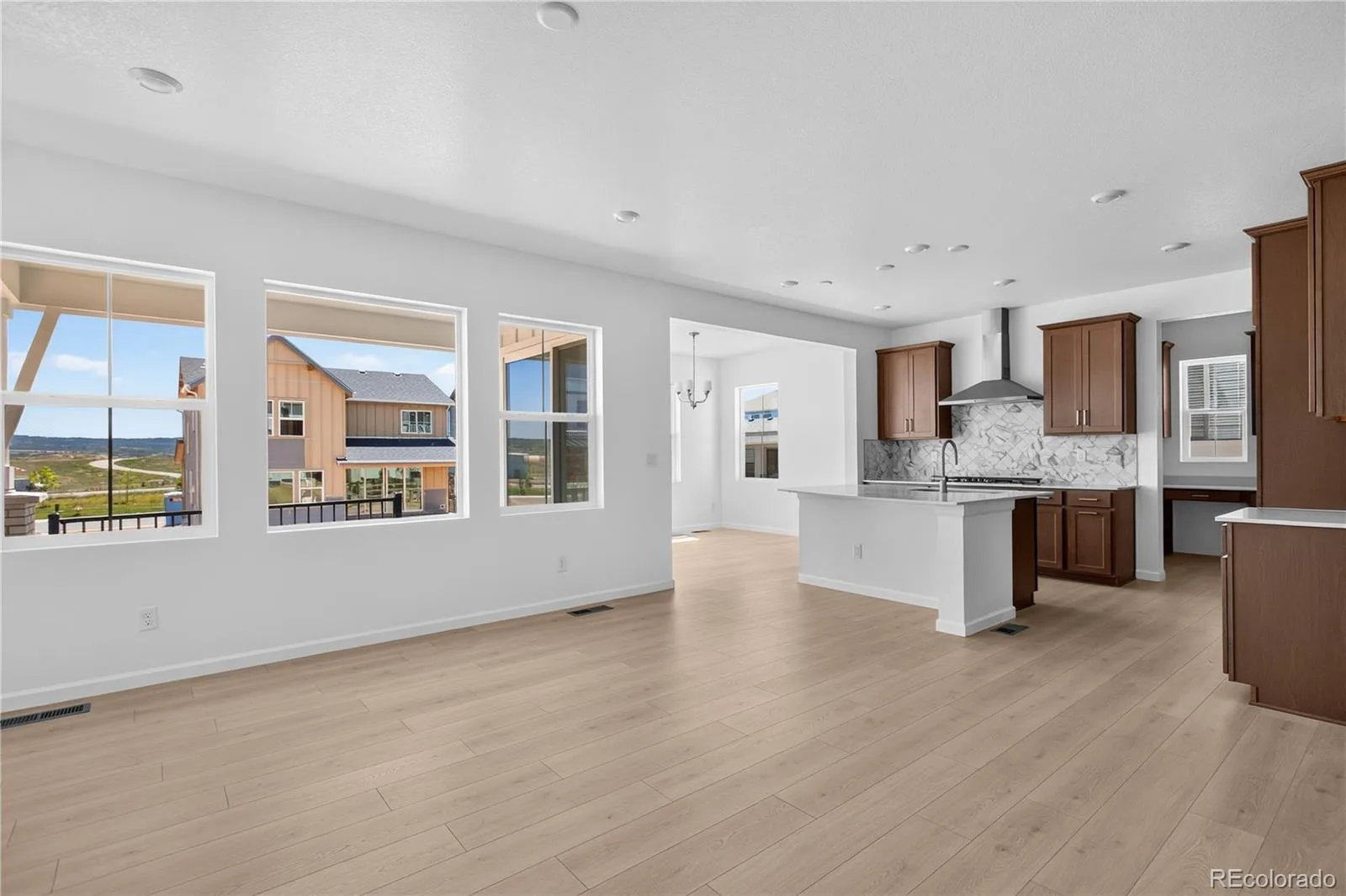 8722 Whiteclover Street Littleton CO 80125 | MLS #REC6684961 06242026234515 1600 9