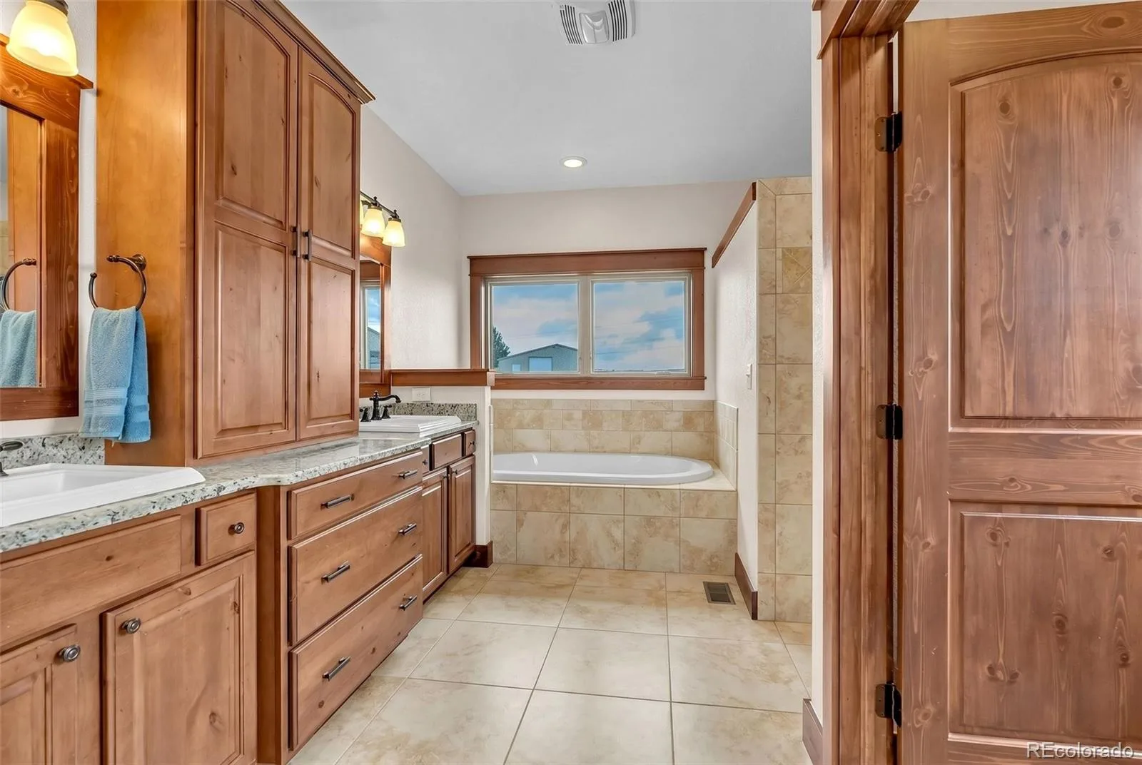 4166 S Castlewood Canyon Road Castle Rock CO 80104 | MLS #REC6686540 07072026202603 1600 13