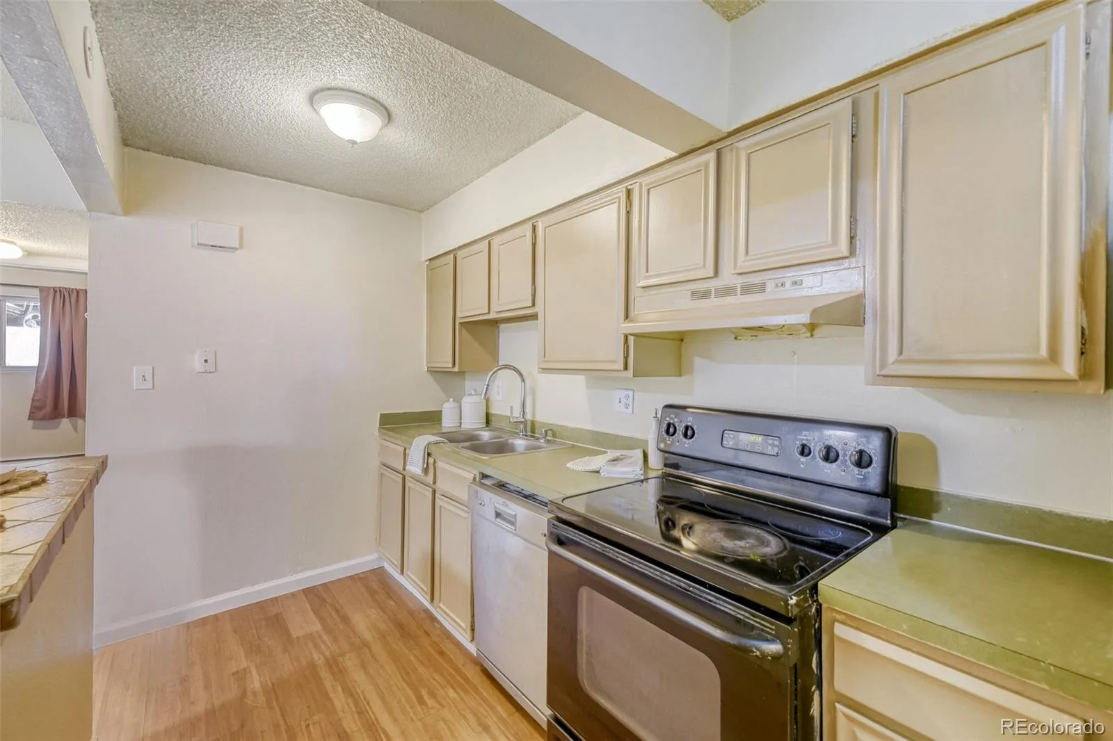 4641 S Lowell Boulevard #B Denver CO 80236 | MLS #REC6686734 08172026231119 1600 5