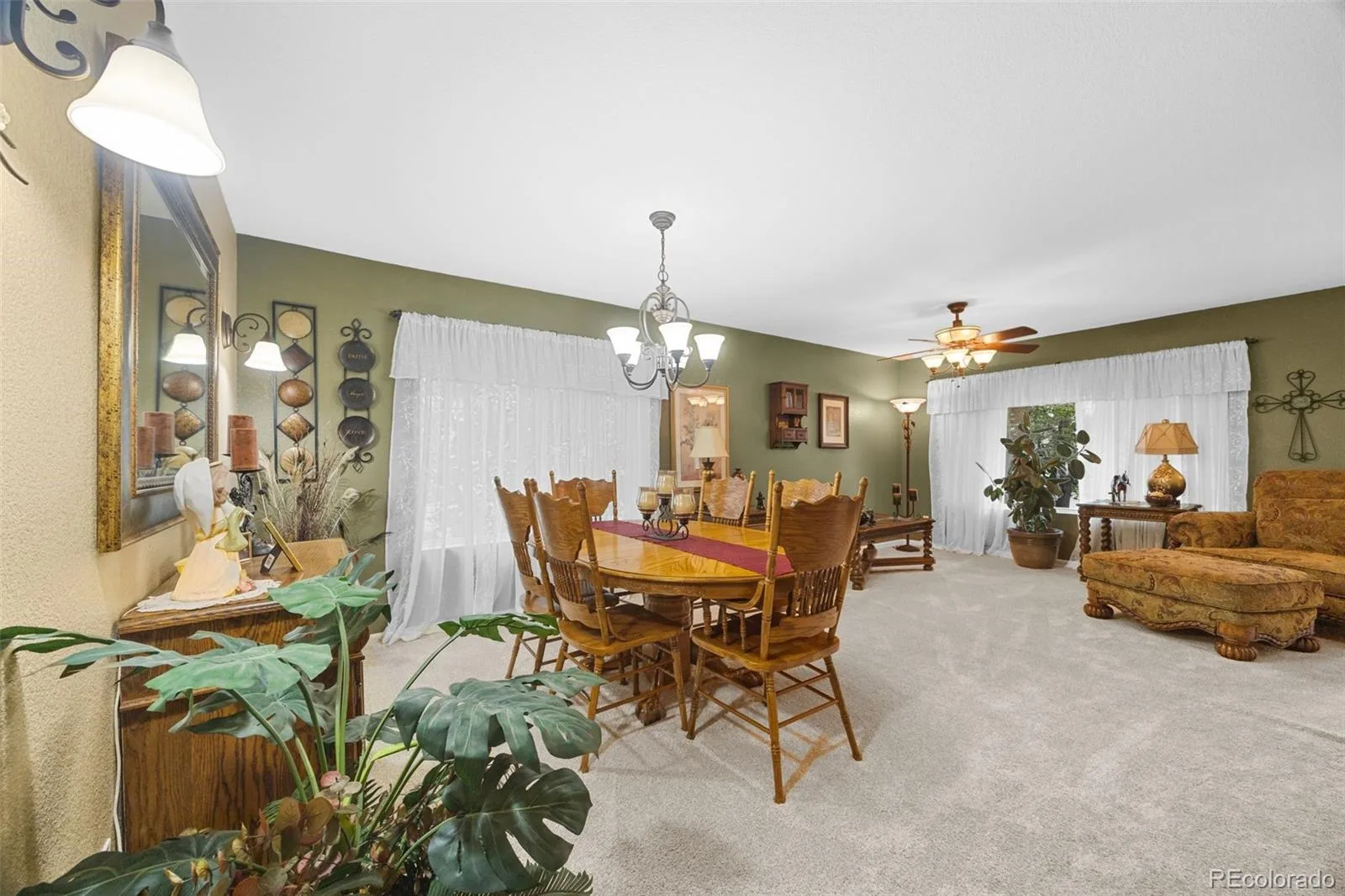 18944 Burlington Place Denver CO 80249 | MLS #REC6688545 09222026141110 1600 11