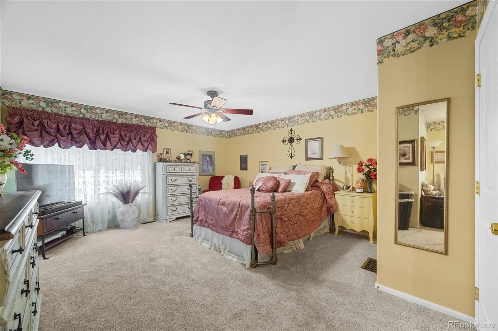 18944 Burlington Place Denver CO 80249 | MLS #REC6688545 09222026141110 1600 23